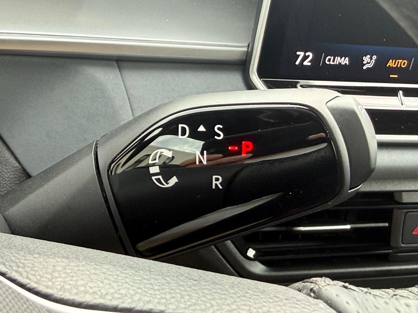 Volkswagen Tiguan Vehicle Image 16