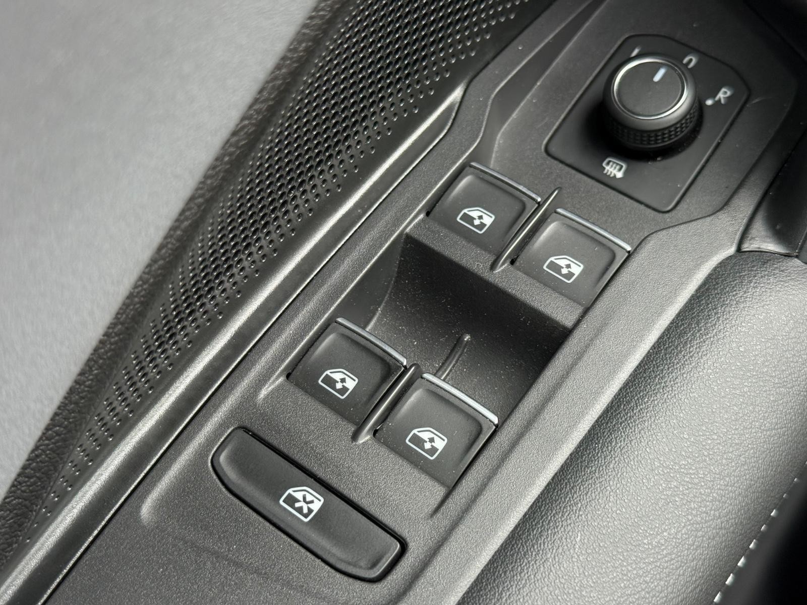 Volkswagen Tiguan Vehicle Image 19