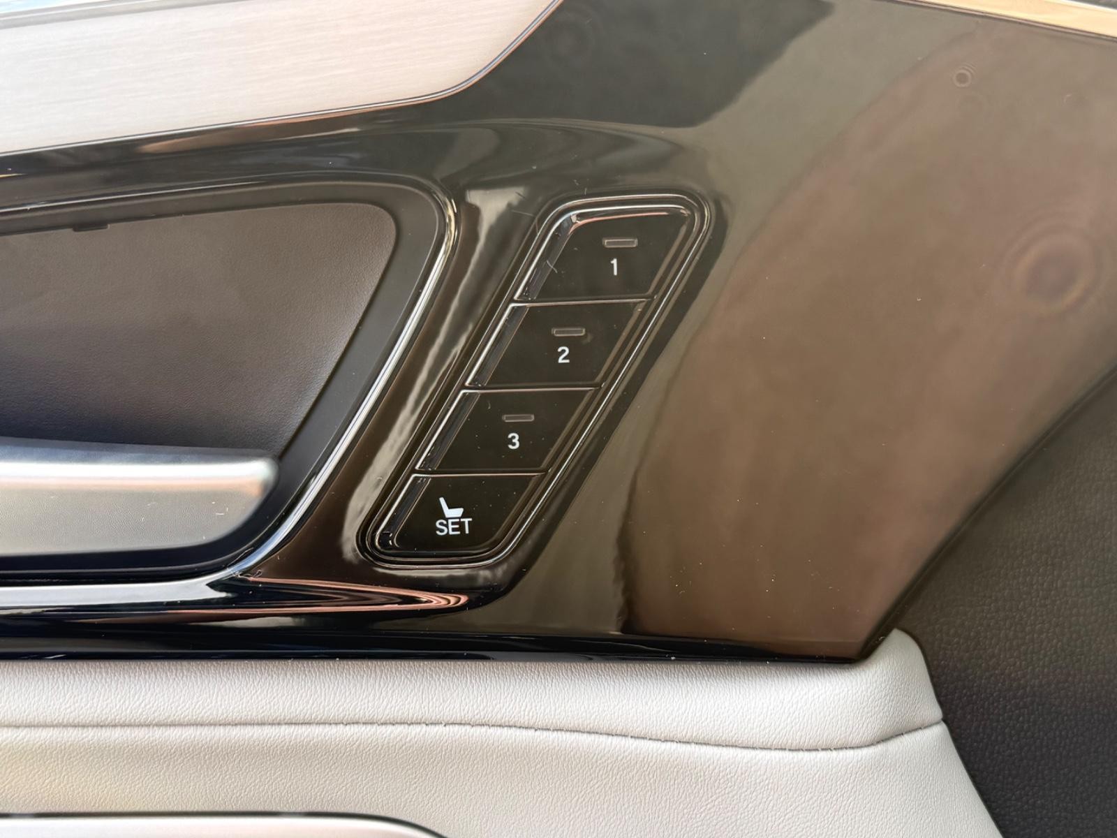 Acura MDX Vehicle Image 11
