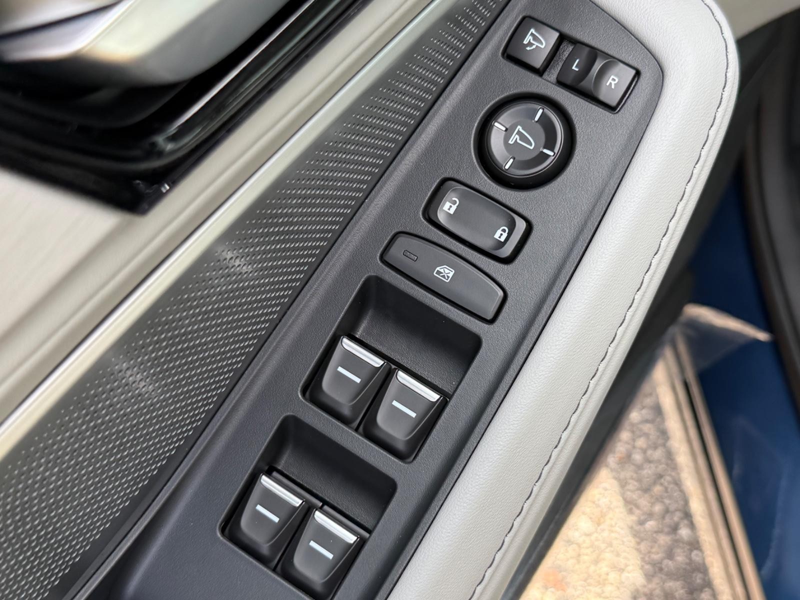 Acura MDX Vehicle Image 16