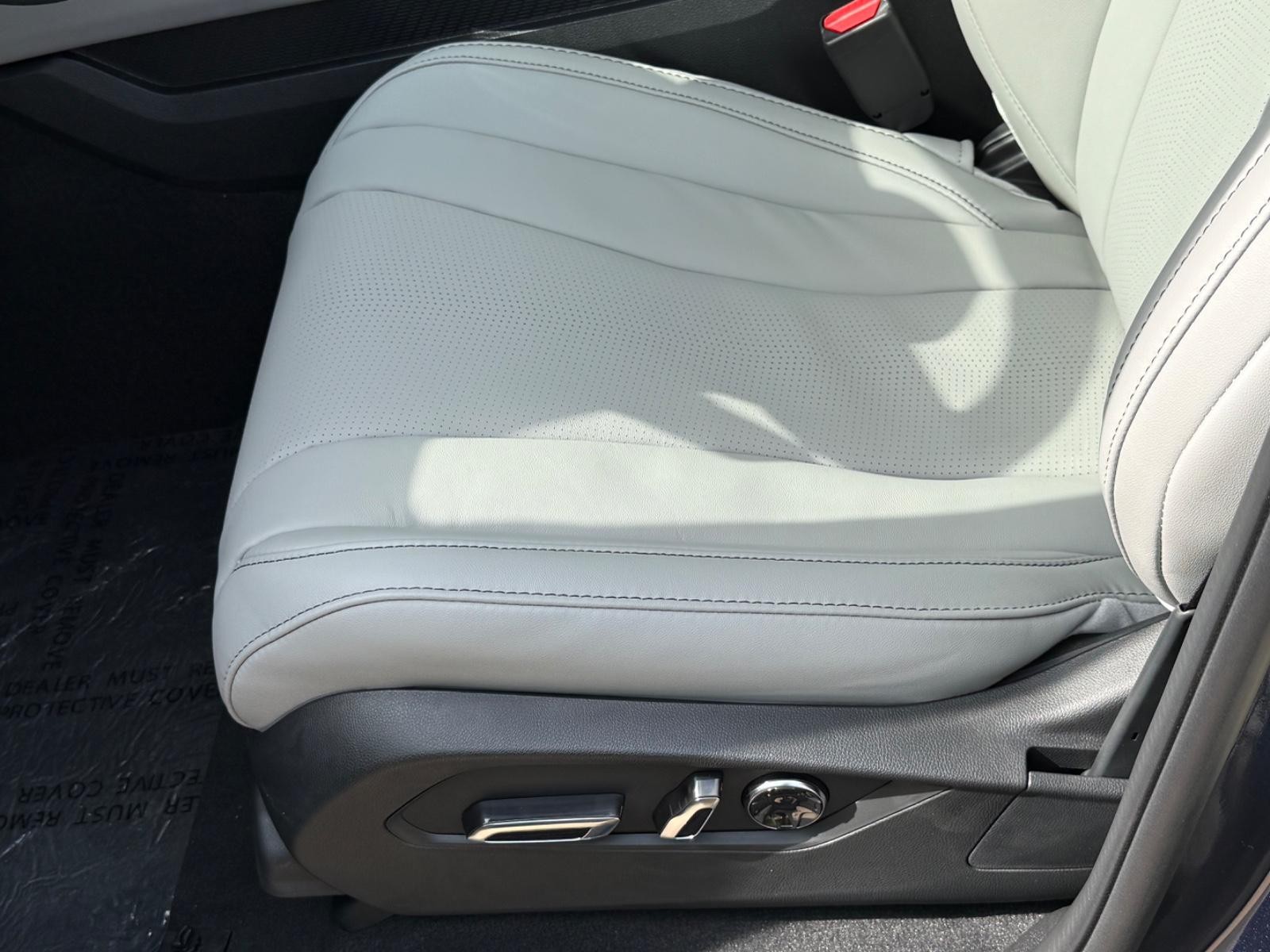 Acura MDX Vehicle Image 17