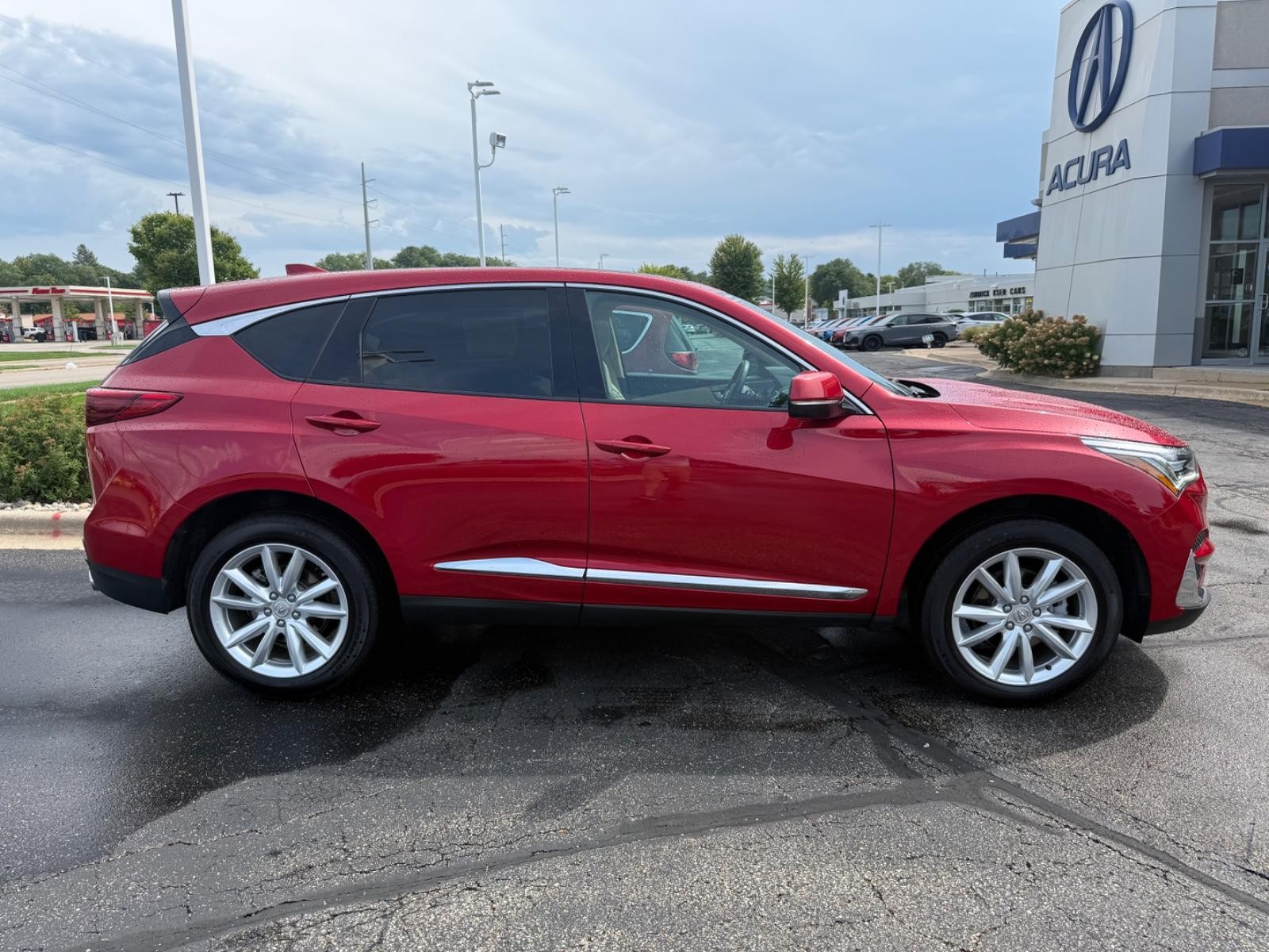 Acura RDX Vehicle Full-screen Gallery Image 02