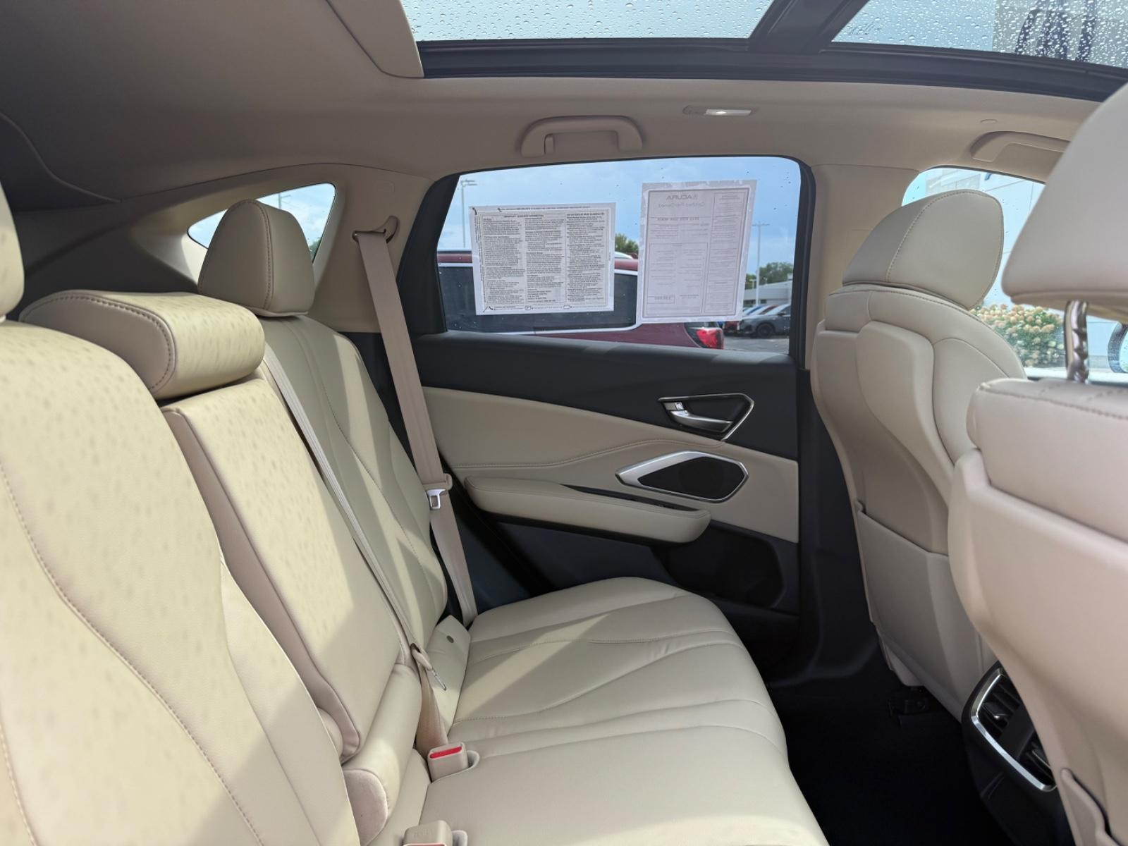 Acura RDX Vehicle Full-screen Gallery Image 10