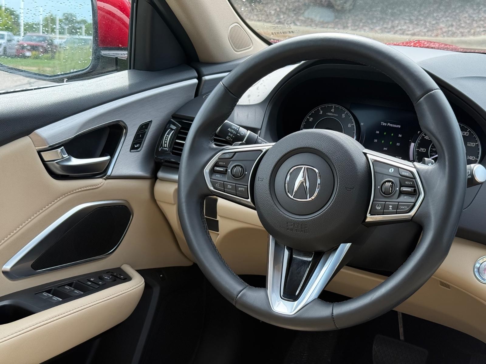 Acura RDX Vehicle Full-screen Gallery Image 13