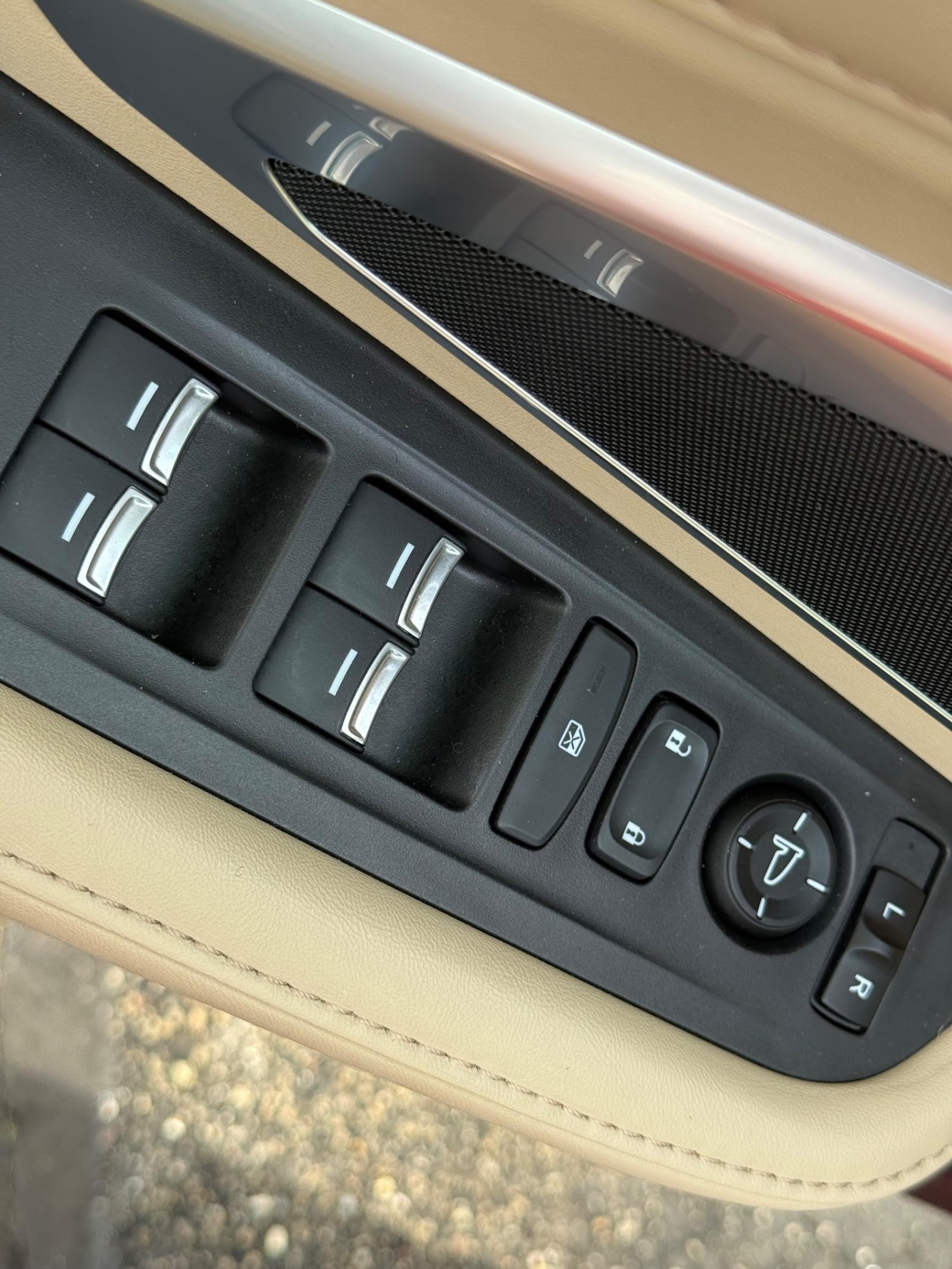 Acura RDX Vehicle Full-screen Gallery Image 21