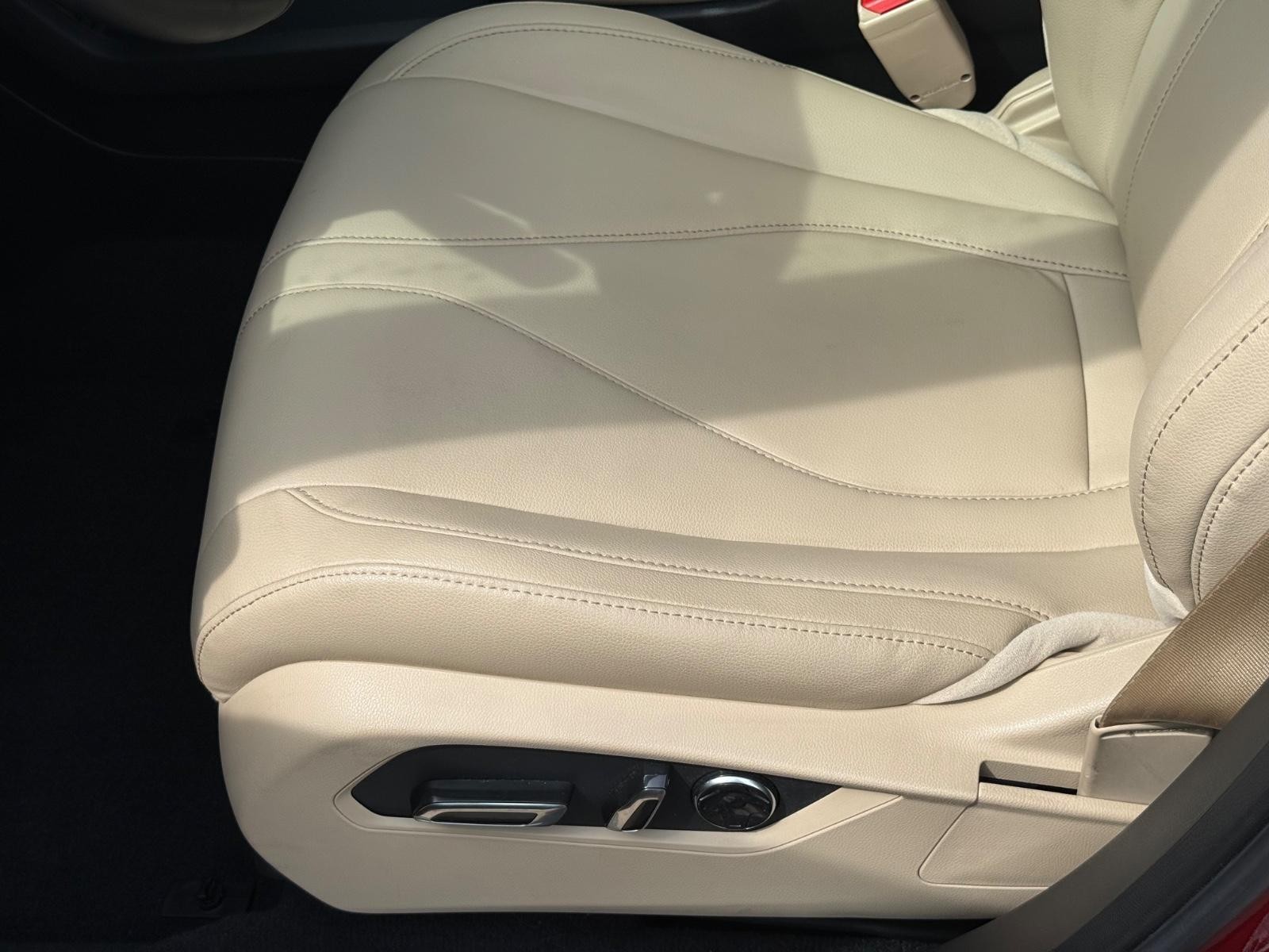 Acura RDX Vehicle Full-screen Gallery Image 22