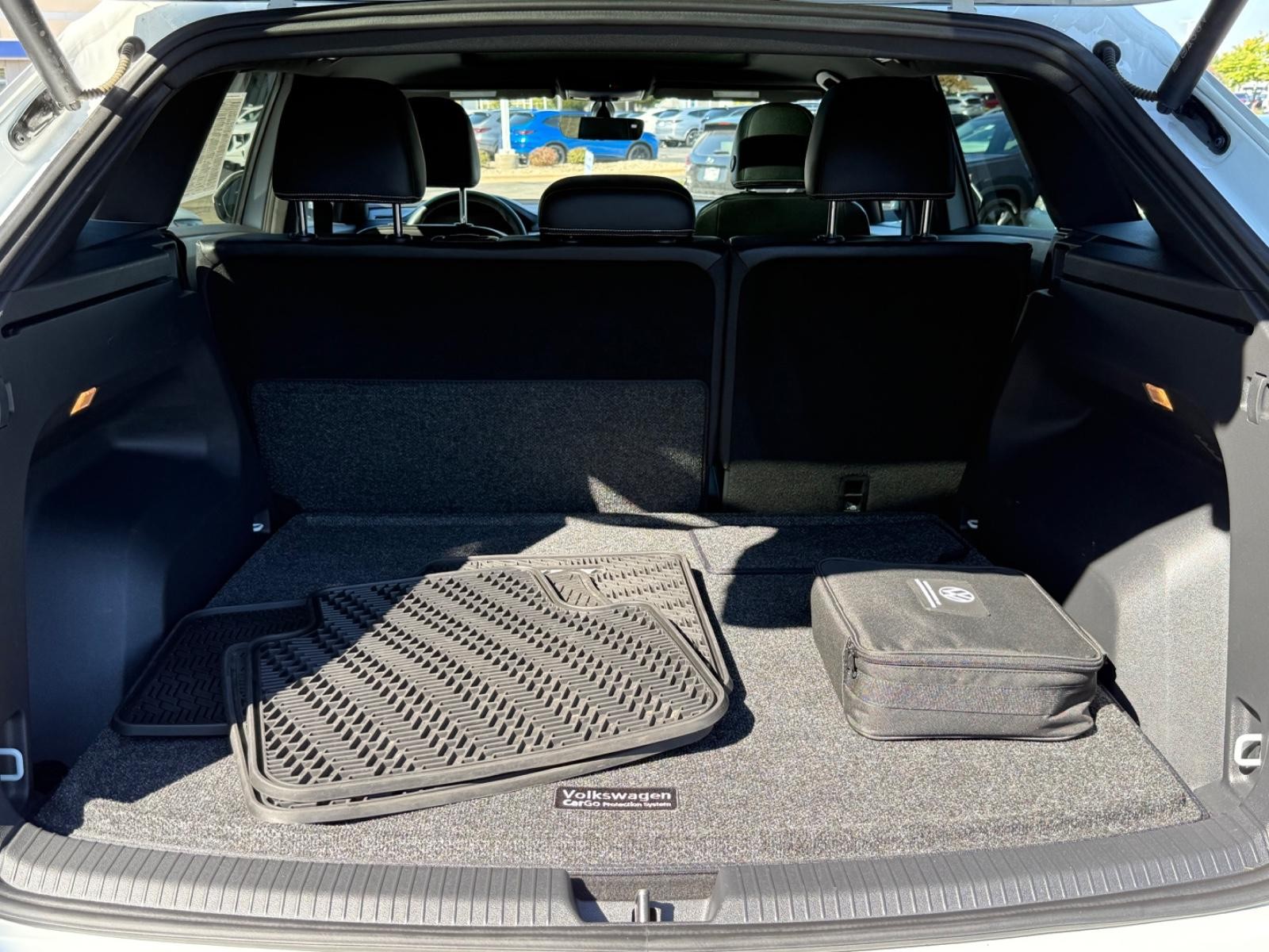 Volkswagen Atlas Cross Sport Vehicle Image 05