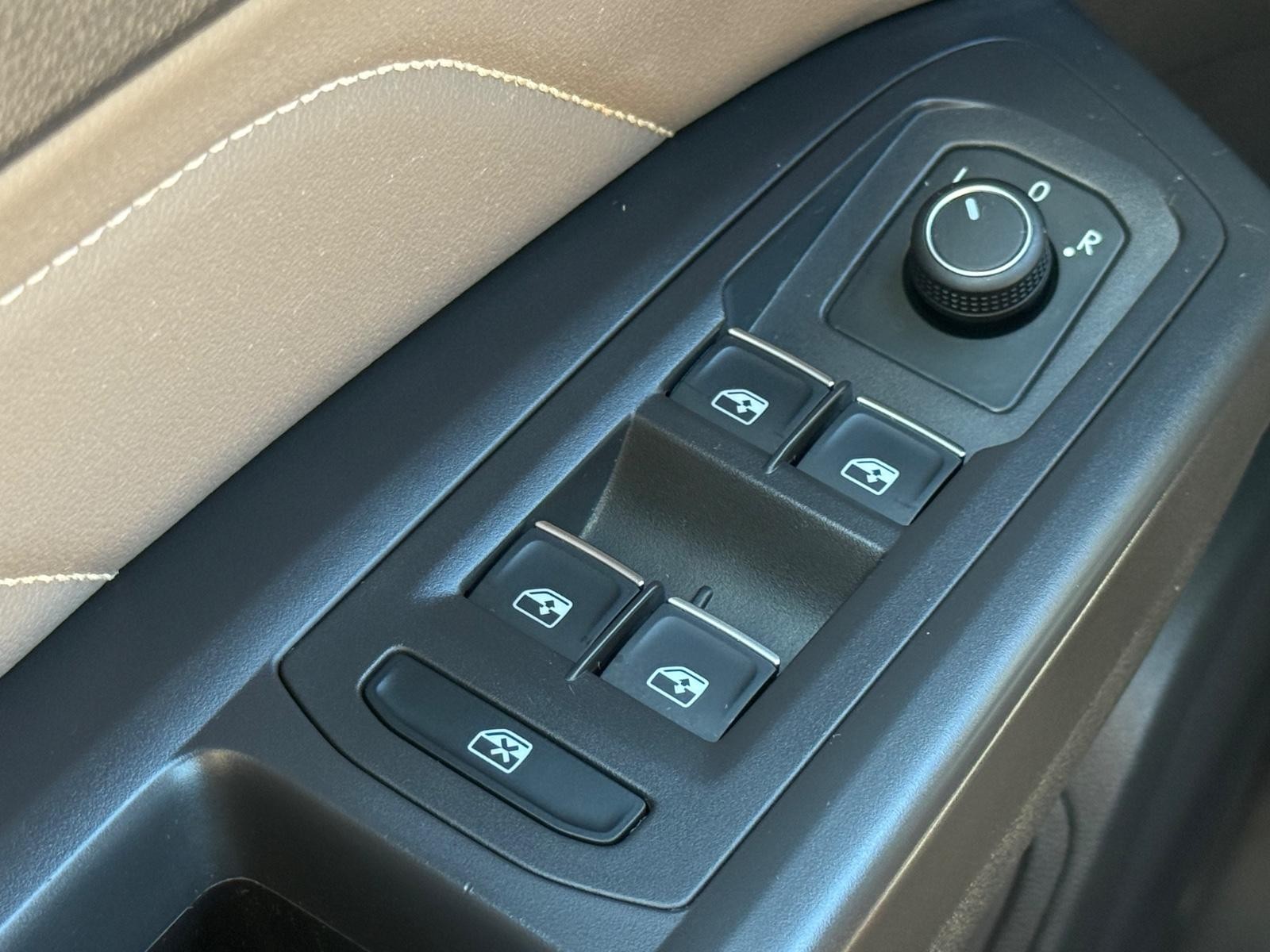 Volkswagen Atlas Cross Sport Vehicle Image 22