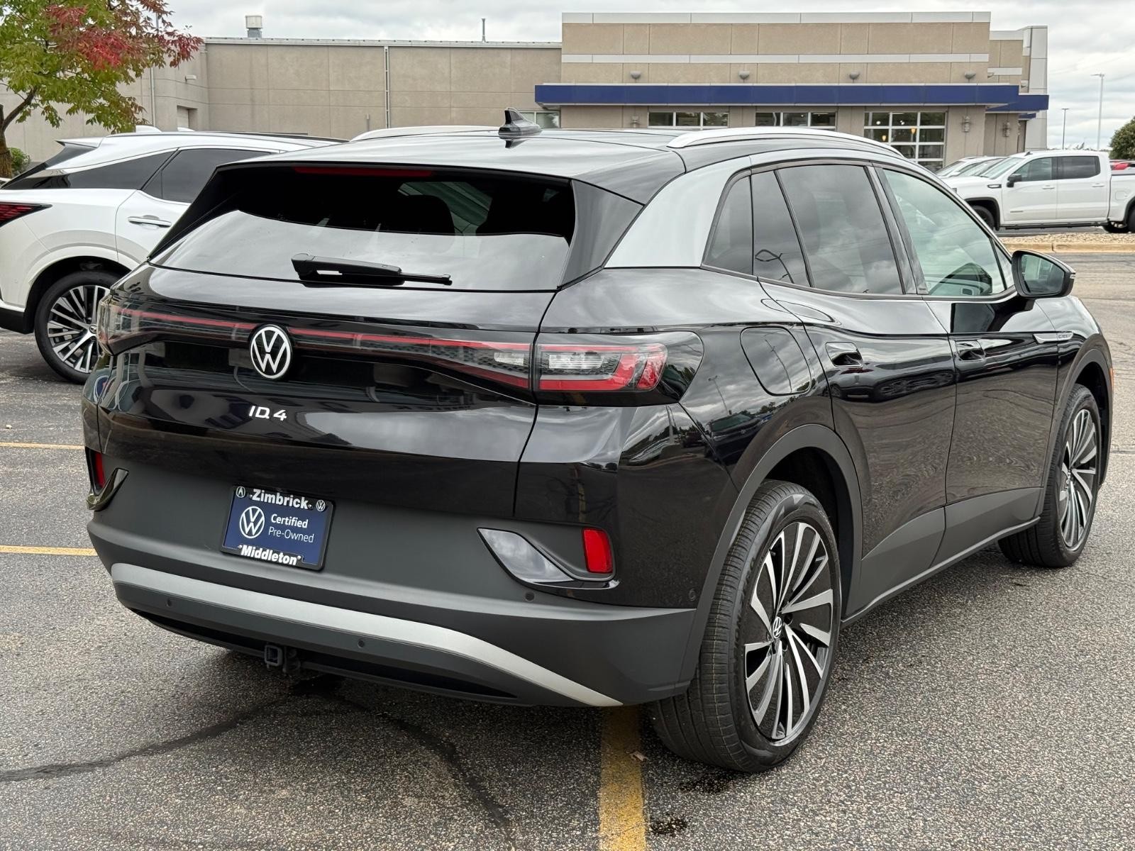 Volkswagen ID.4 Vehicle Image 03