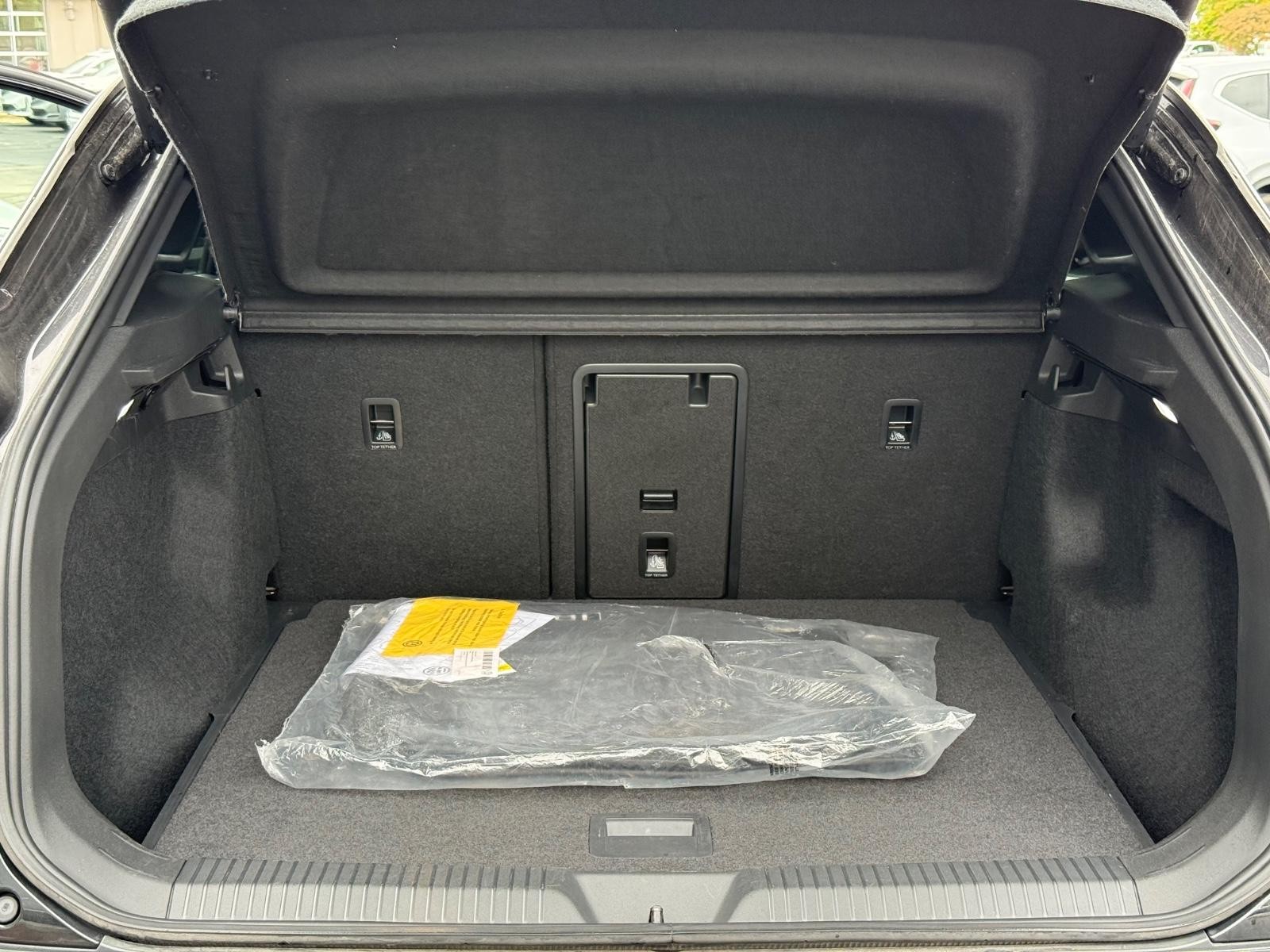 Volkswagen ID.4 Vehicle Image 05