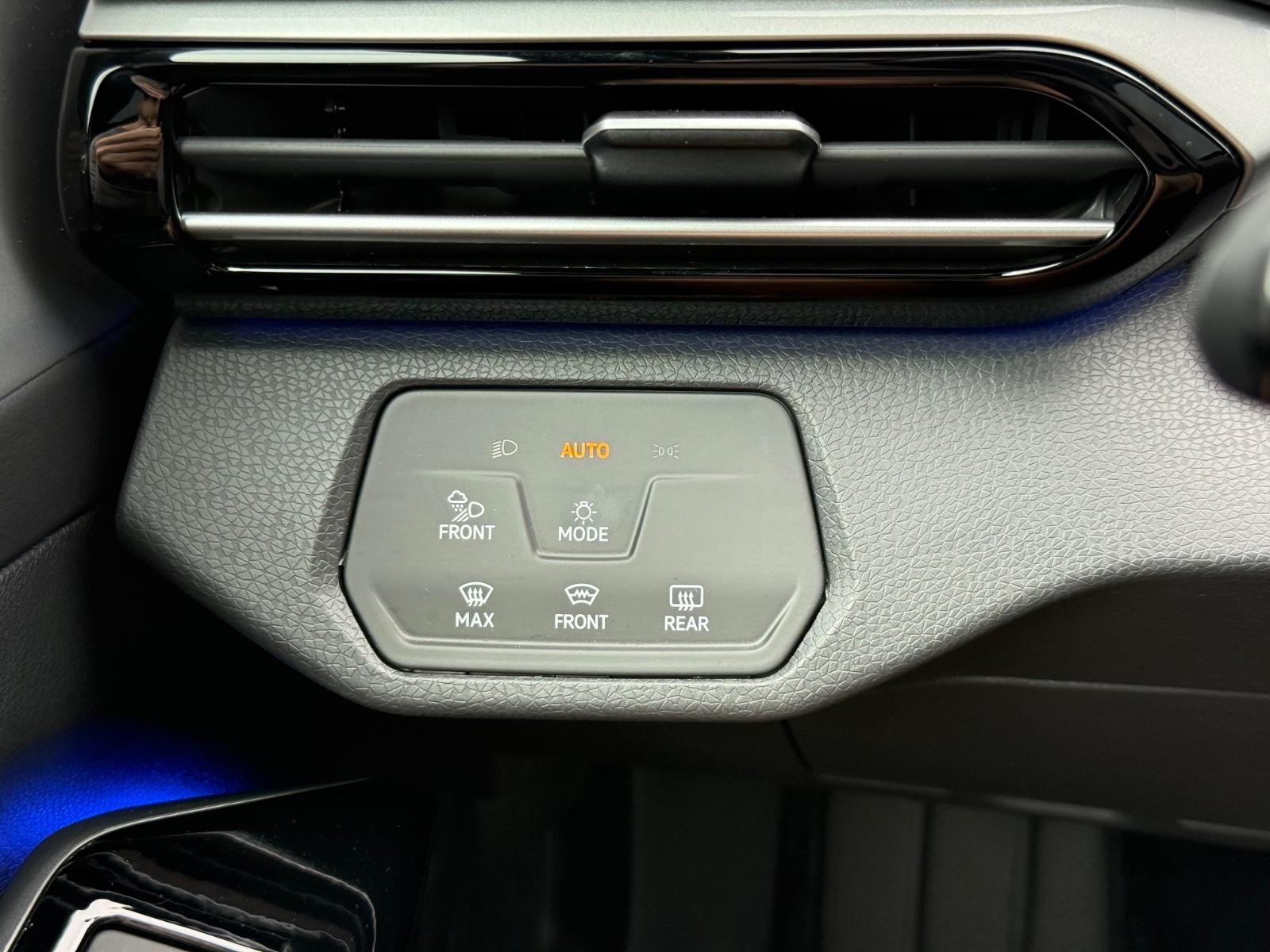 Volkswagen ID.4 Vehicle Image 13