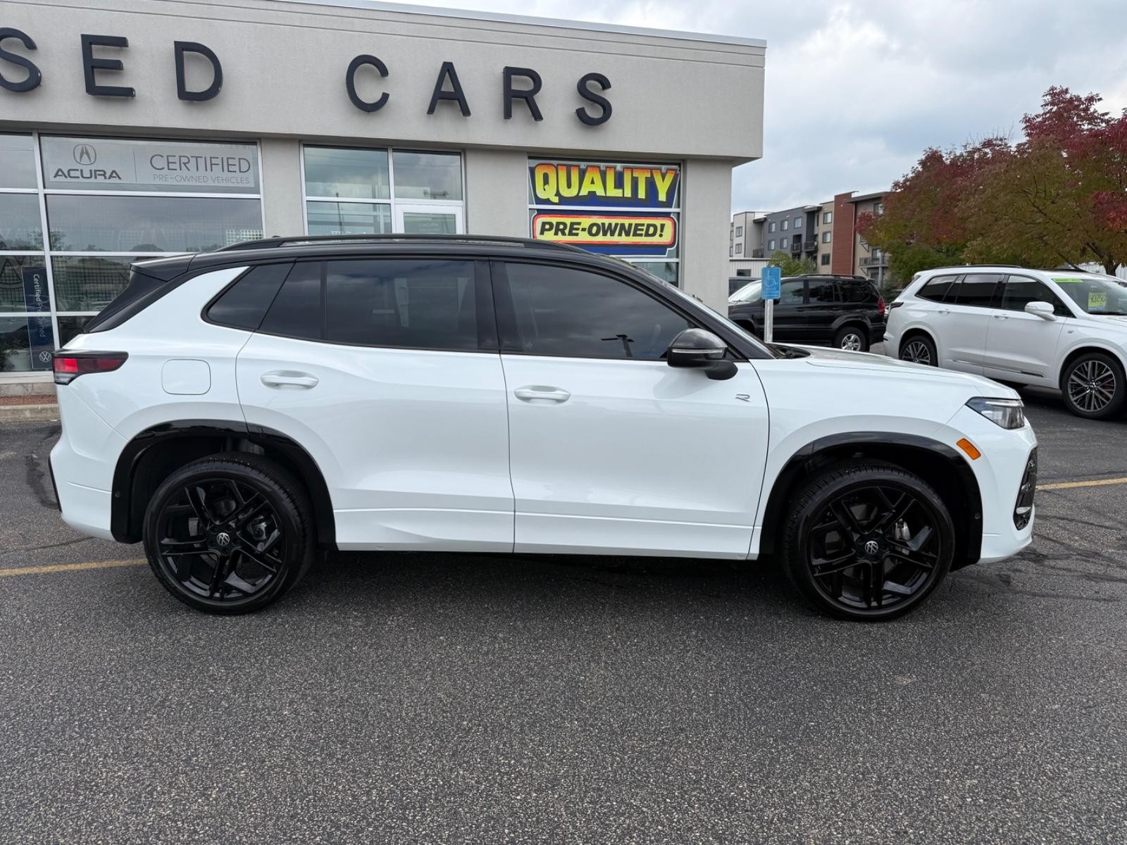 Volkswagen Tiguan Vehicle Image 02