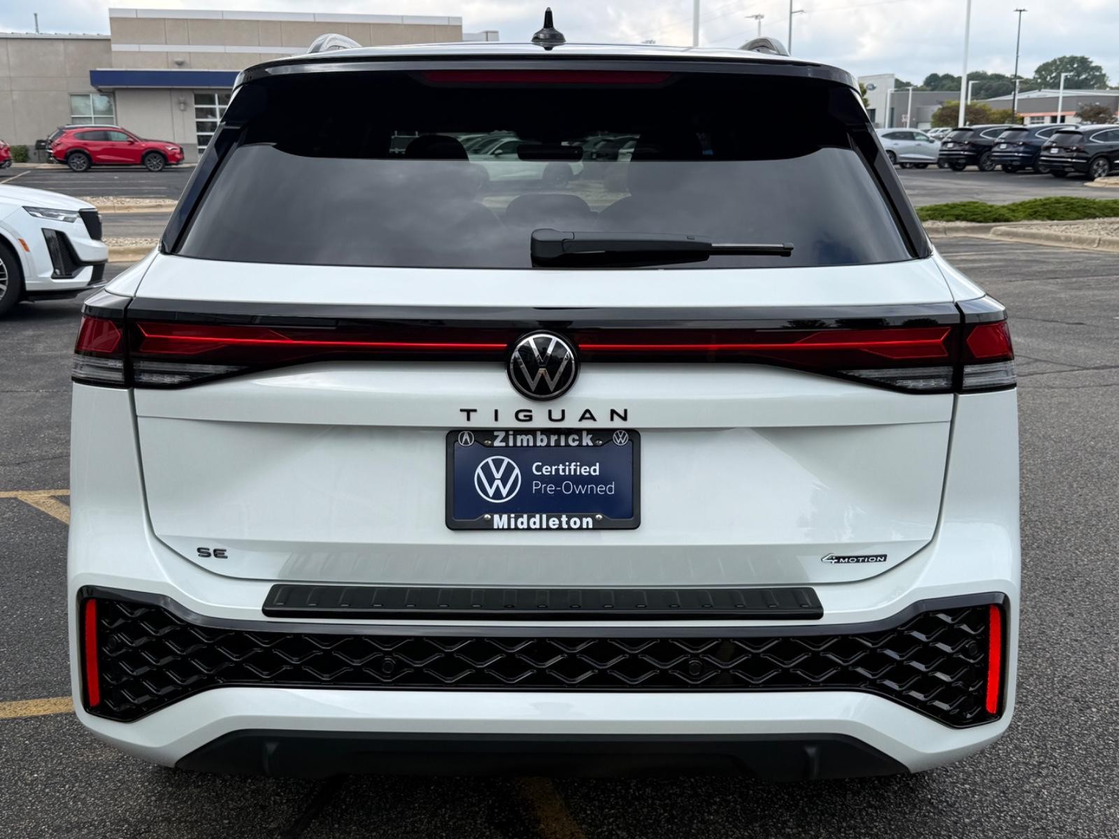 Volkswagen Tiguan Vehicle Image 04
