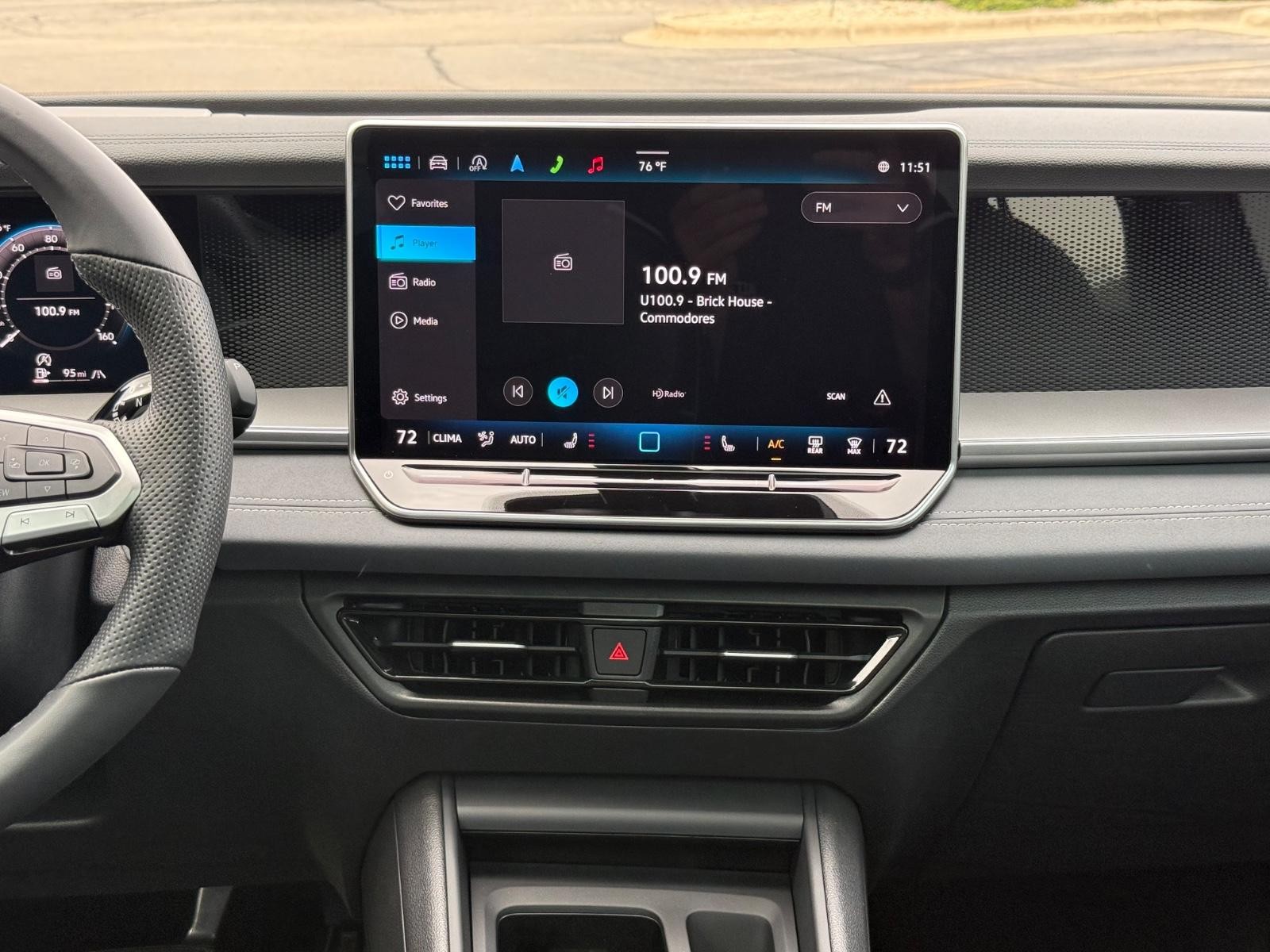 Volkswagen Tiguan Vehicle Image 12