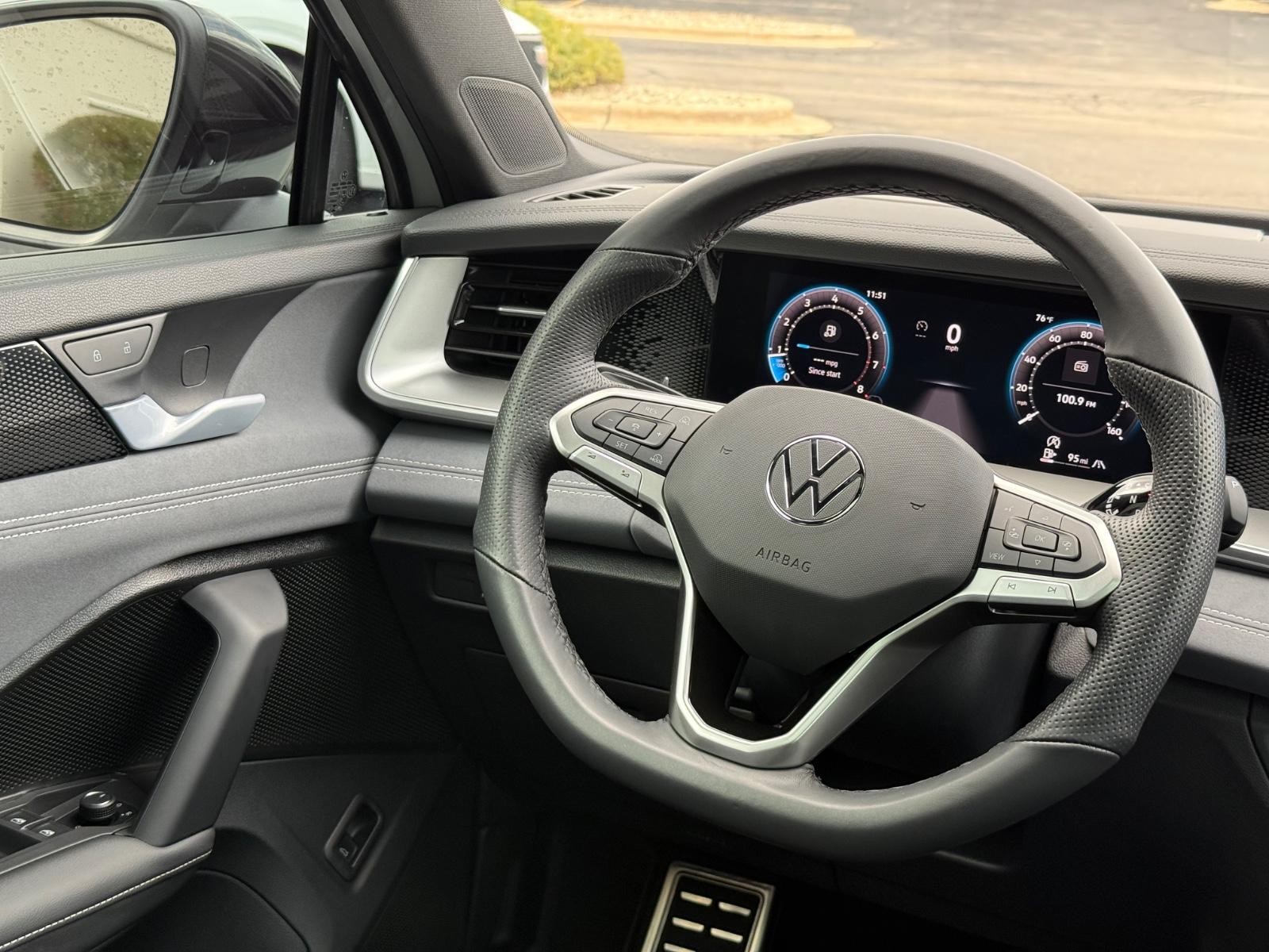 Volkswagen Tiguan Vehicle Image 13