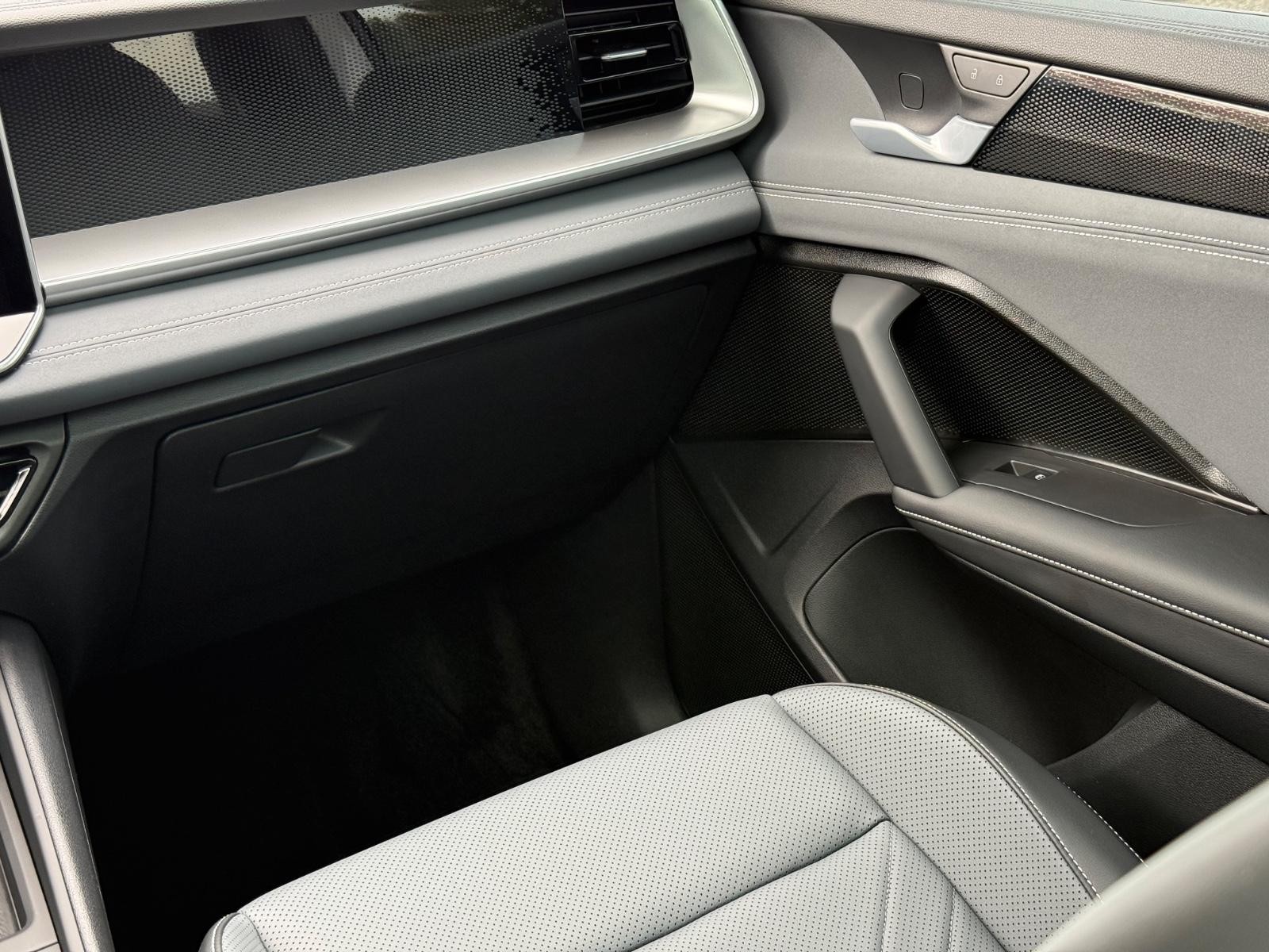 Volkswagen Tiguan Vehicle Image 14