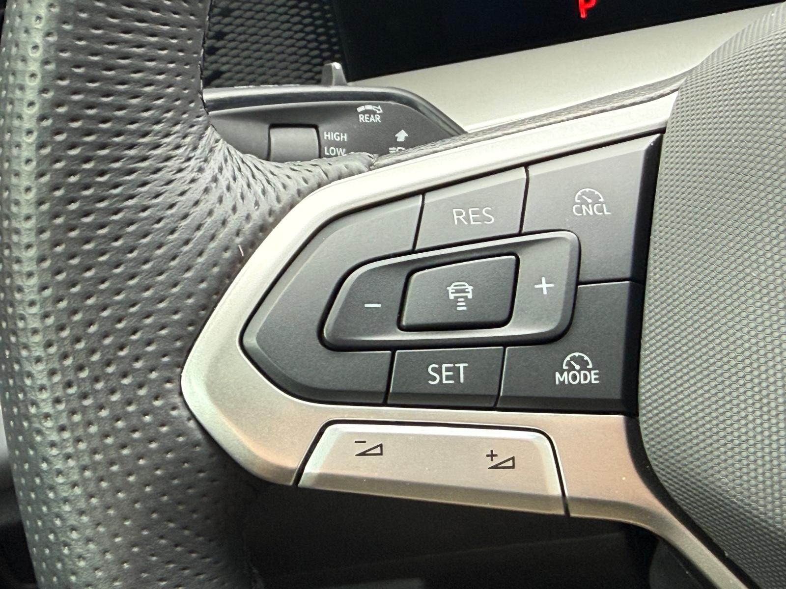 Volkswagen Tiguan Vehicle Image 15