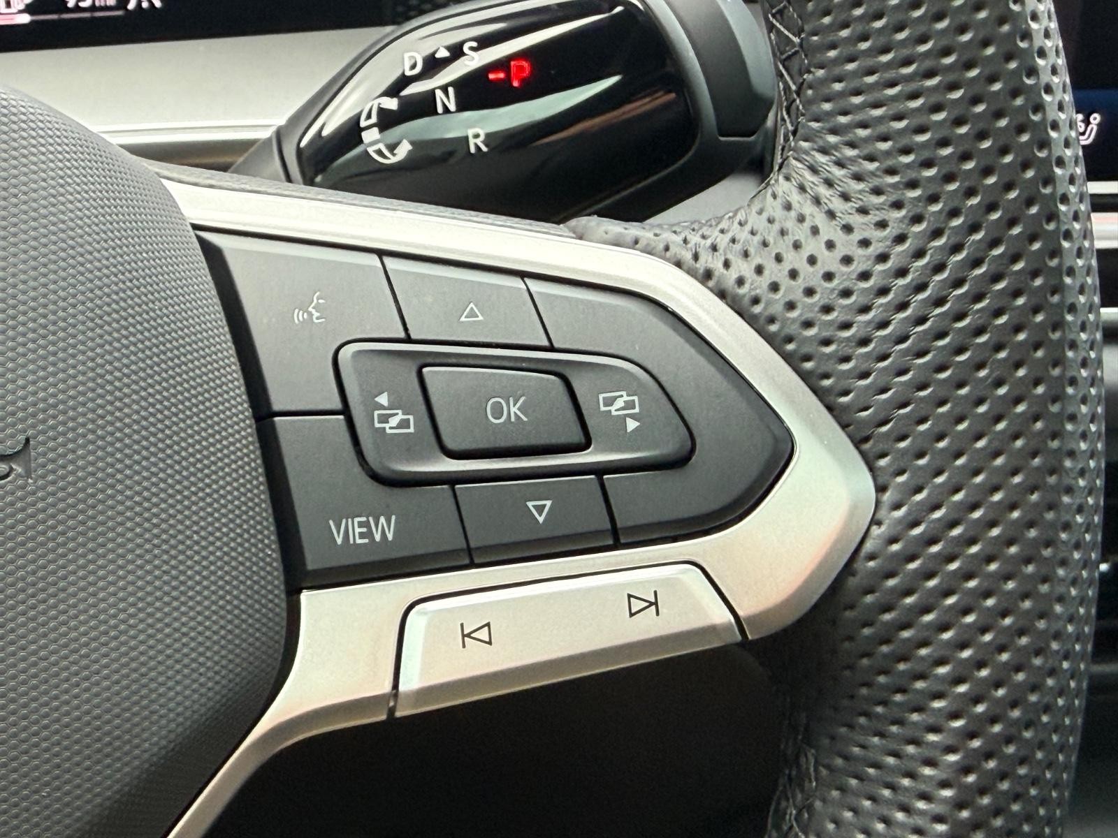 Volkswagen Tiguan Vehicle Image 16