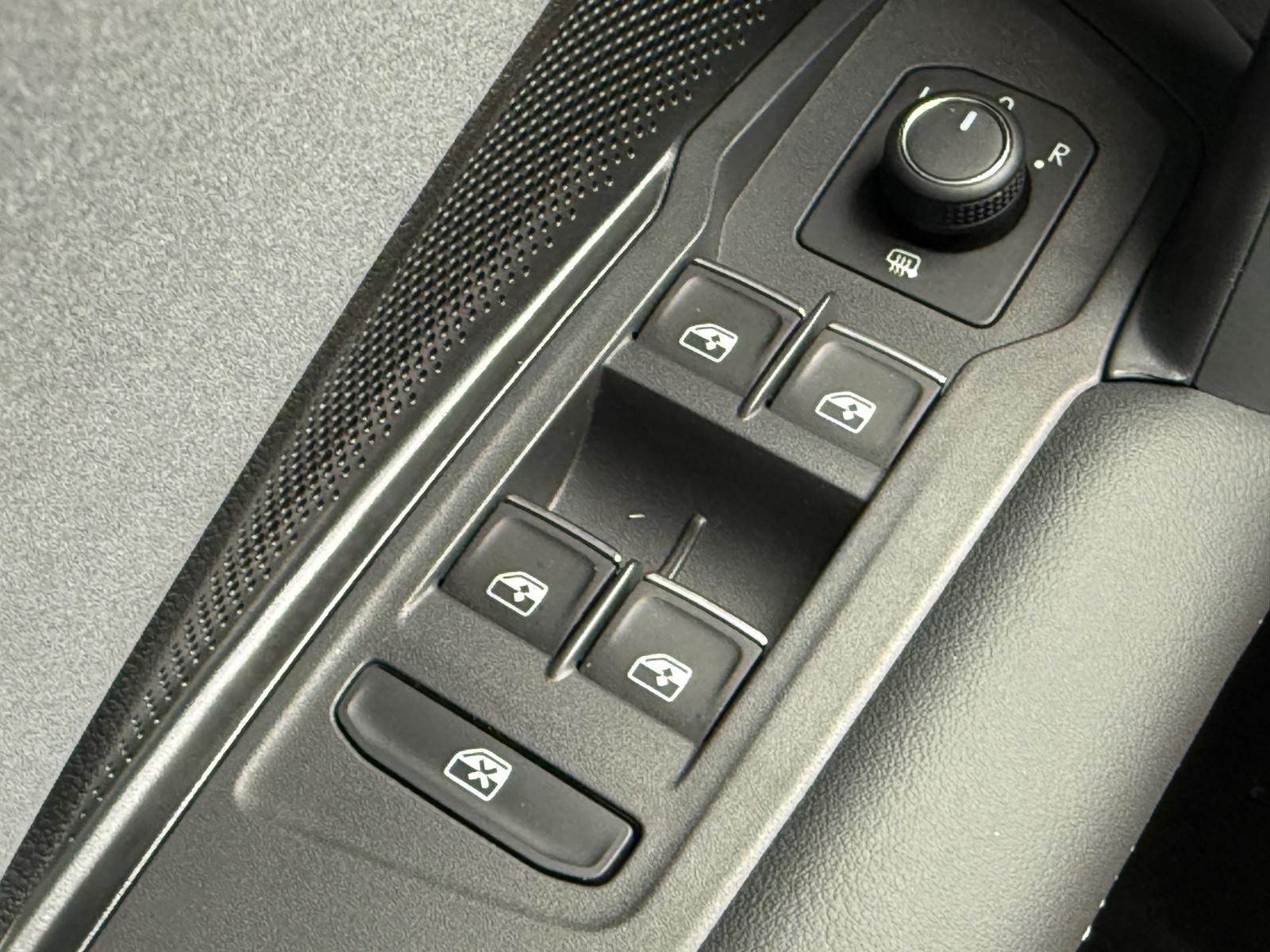 Volkswagen Tiguan Vehicle Image 20