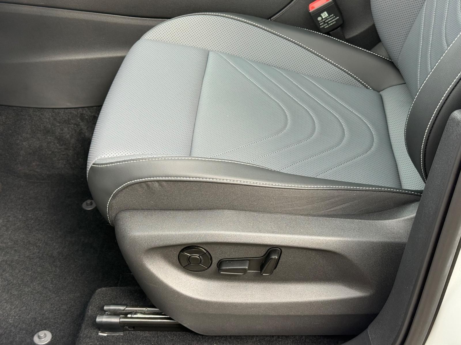Volkswagen Tiguan Vehicle Image 21