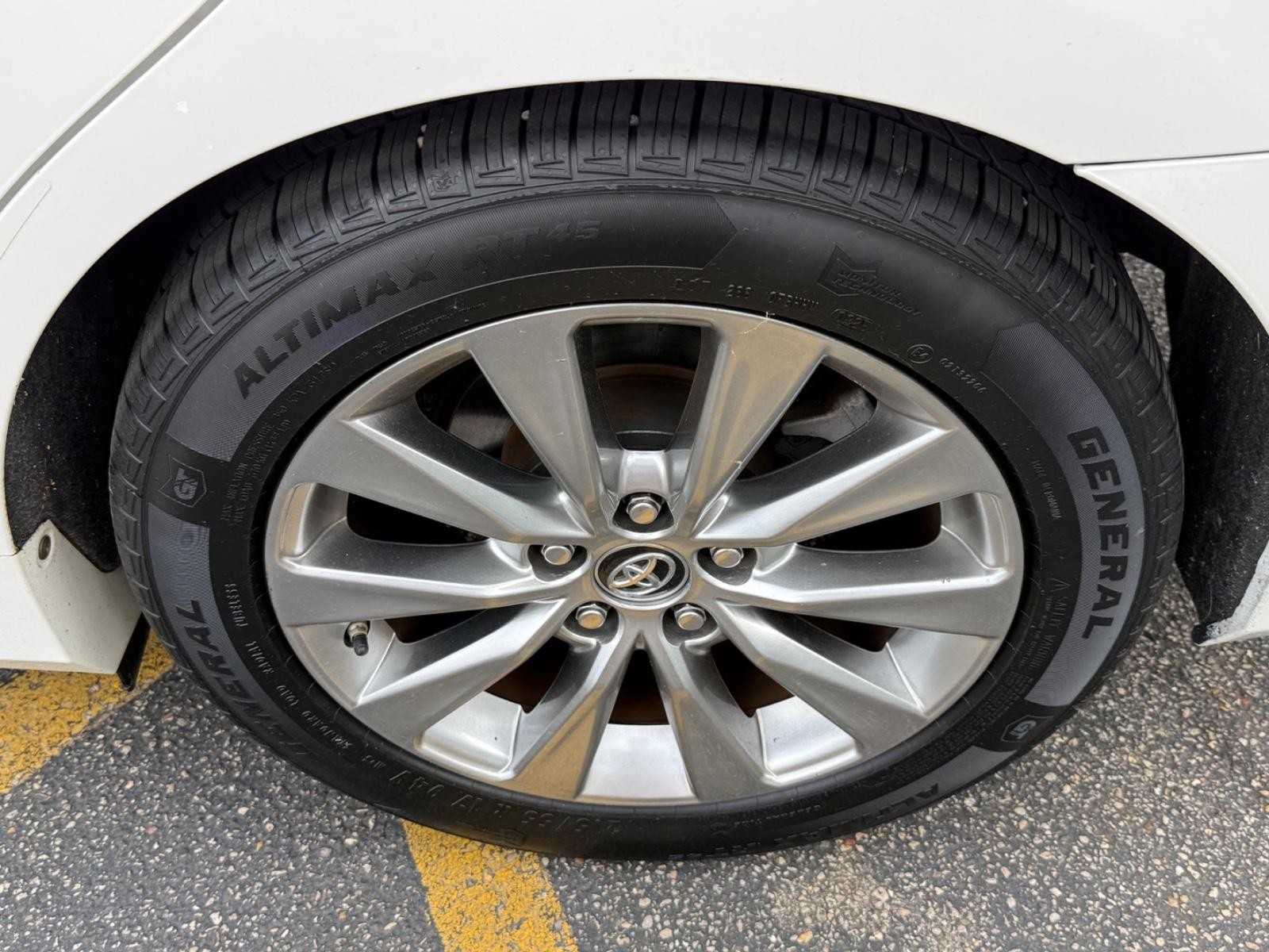 Toyota Camry Vehicle Image 07