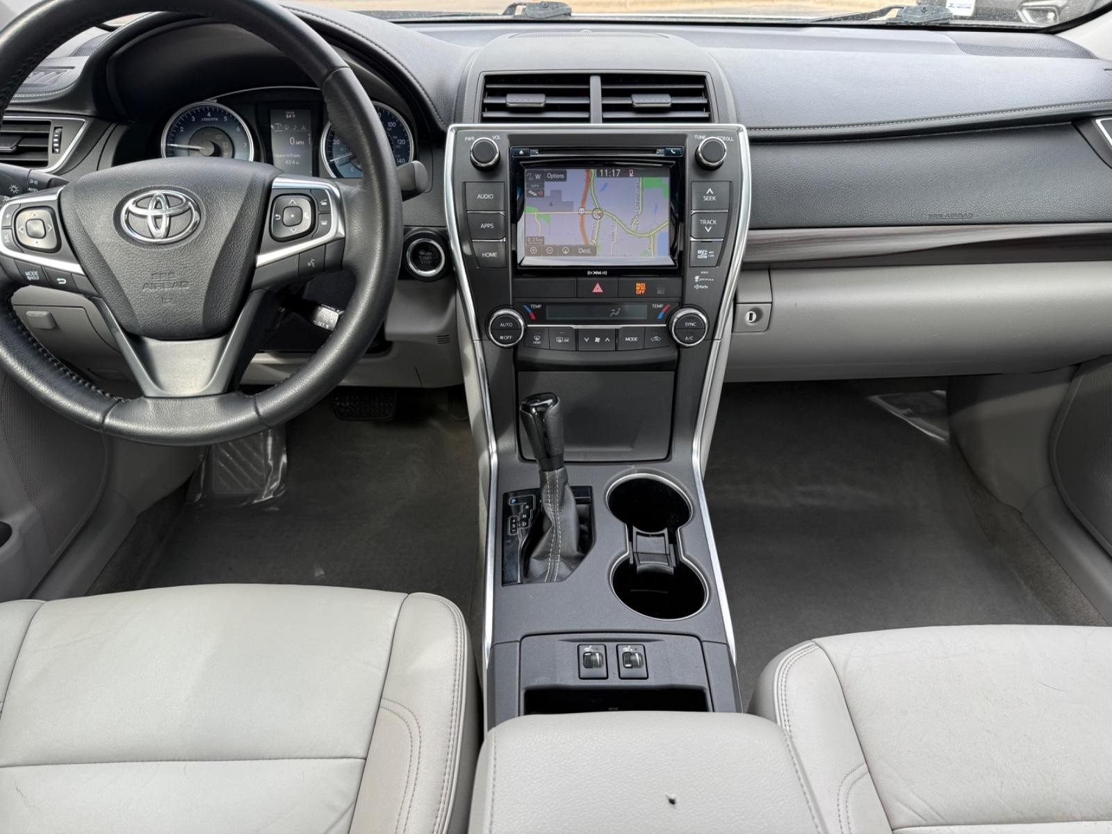 Toyota Camry Vehicle Image 11