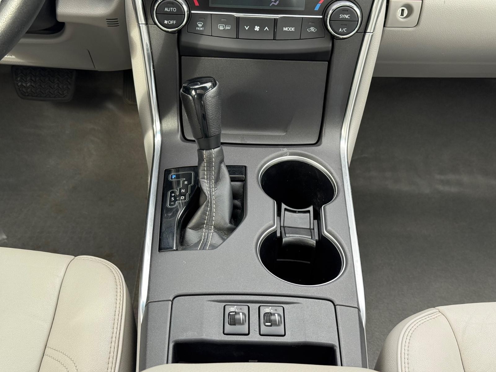 Toyota Camry Vehicle Image 13