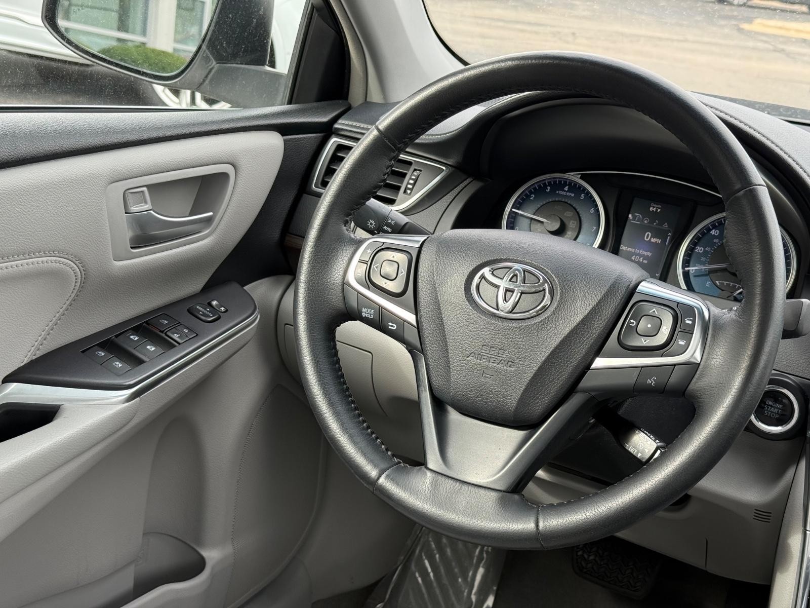 Toyota Camry Vehicle Image 14
