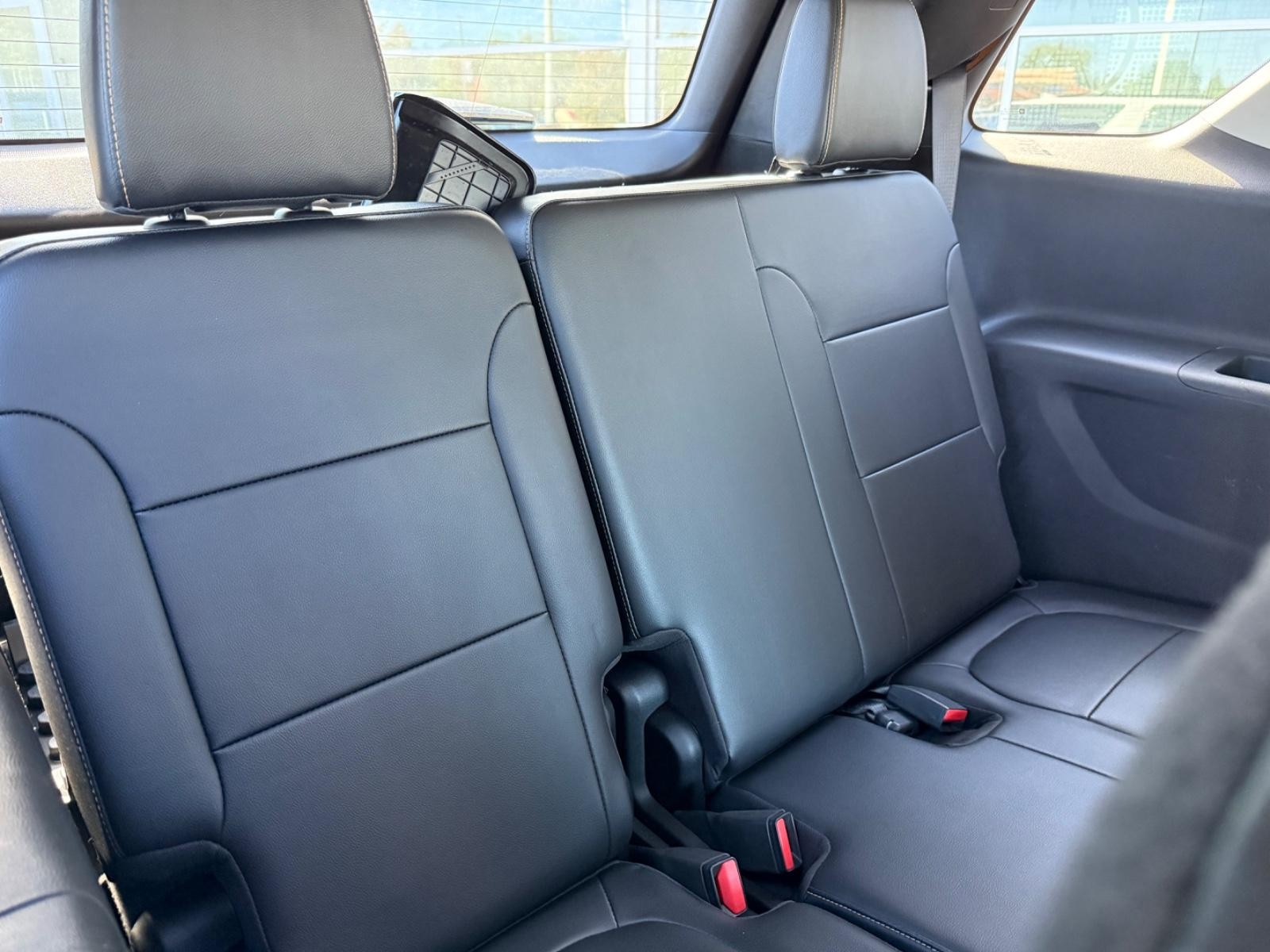 Chevrolet Traverse Vehicle Full-screen Gallery Image 11