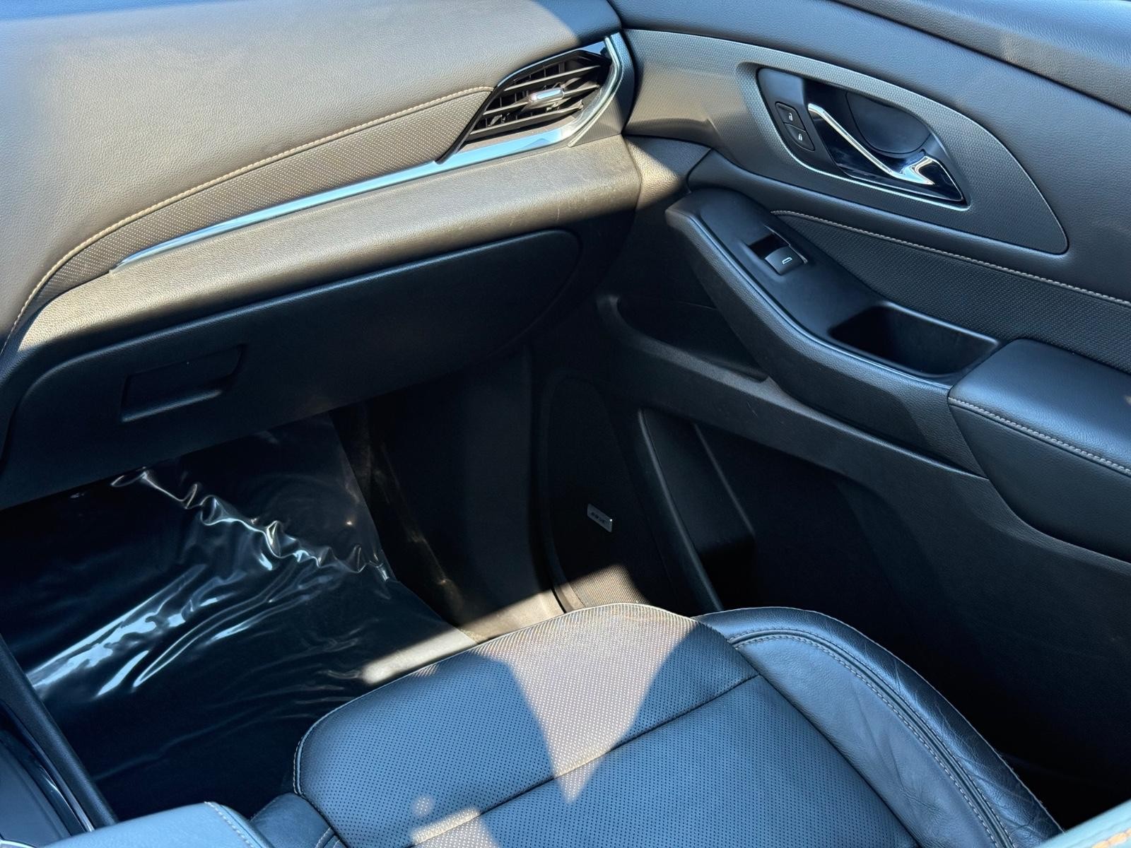 Chevrolet Traverse Vehicle Full-screen Gallery Image 16
