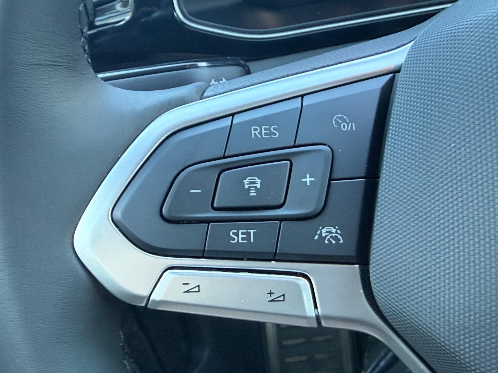 Volkswagen Jetta Vehicle Image 11