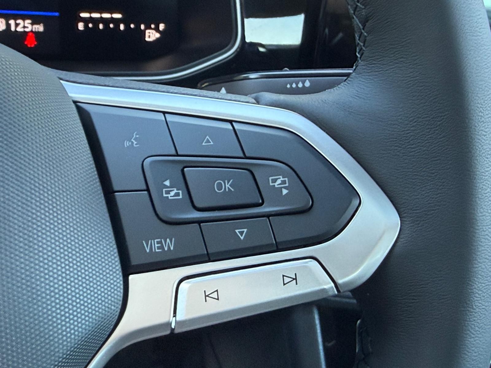 Volkswagen Jetta Vehicle Image 12