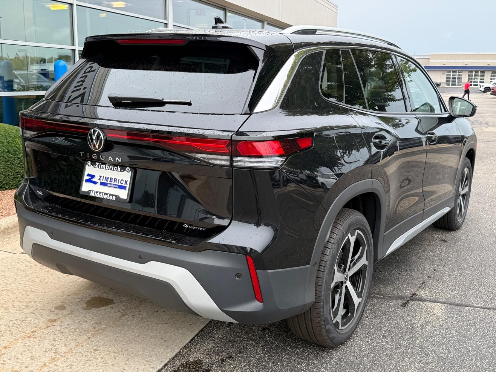 Volkswagen Tiguan Vehicle Image 03