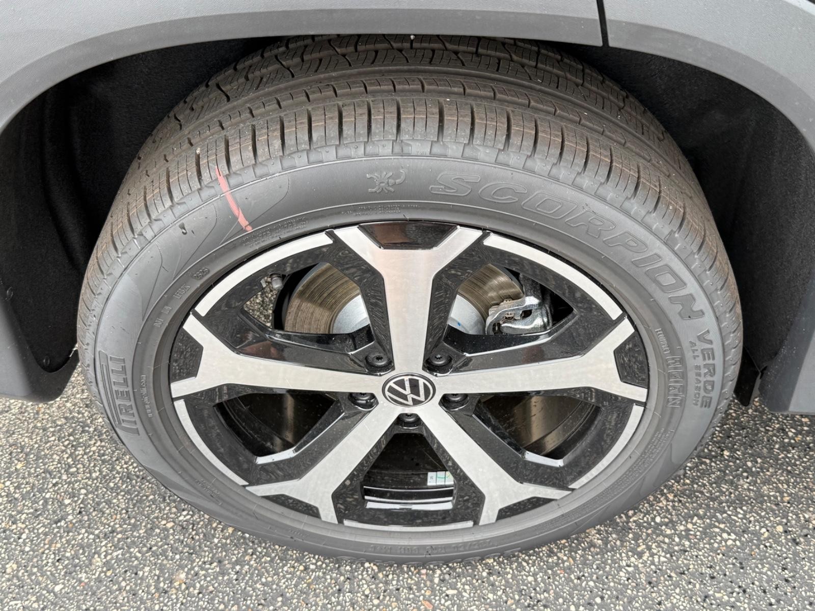 Volkswagen Tiguan Vehicle Image 04