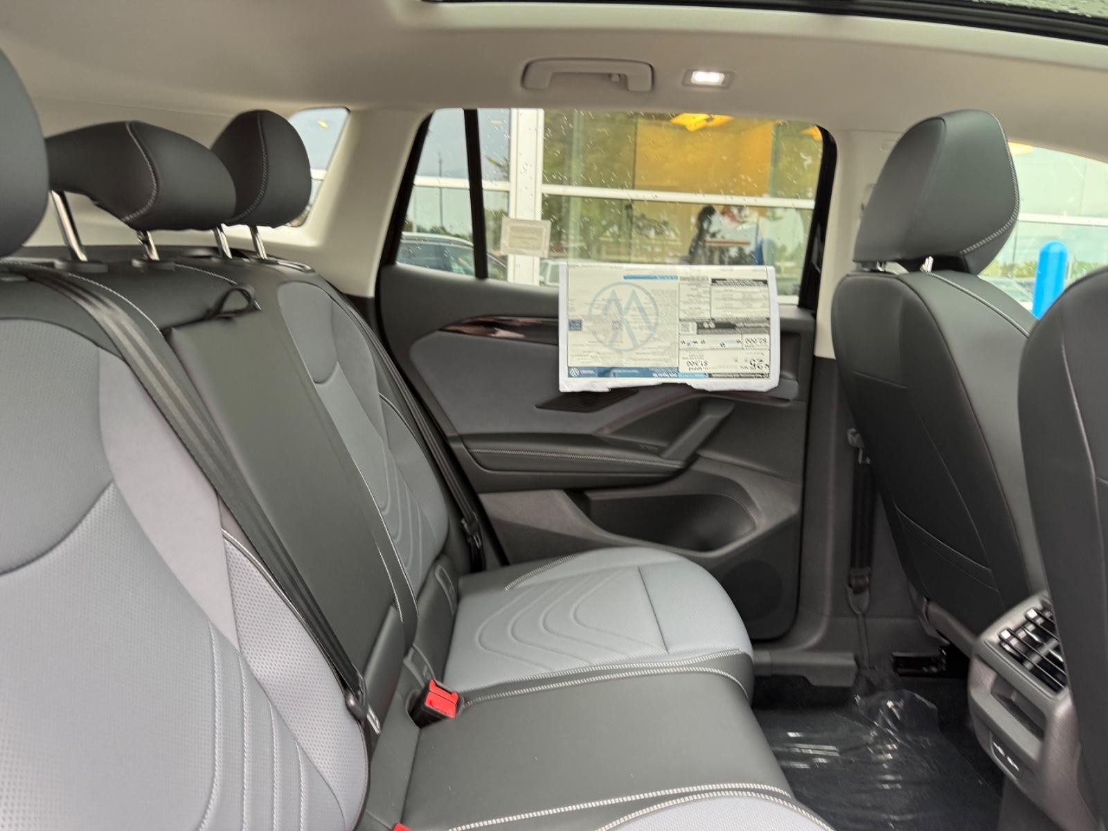 Volkswagen Tiguan Vehicle Image 05