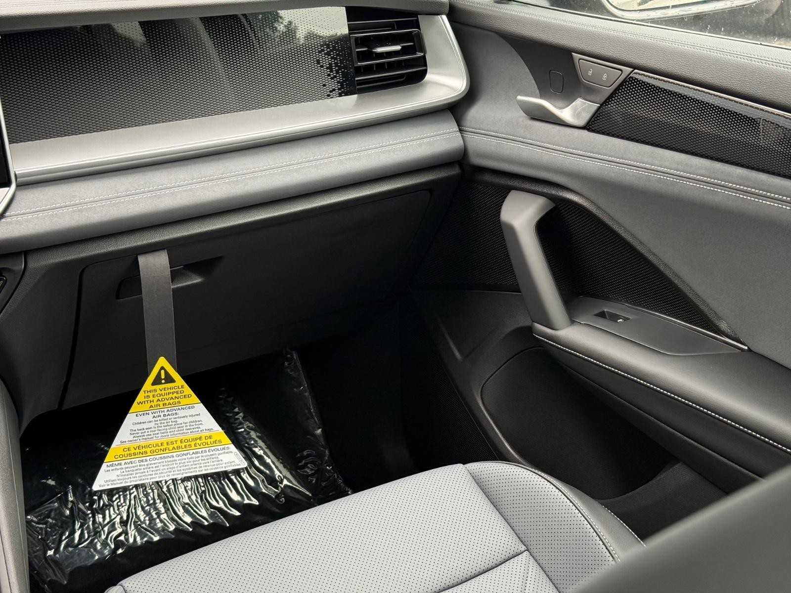Volkswagen Tiguan Vehicle Image 09