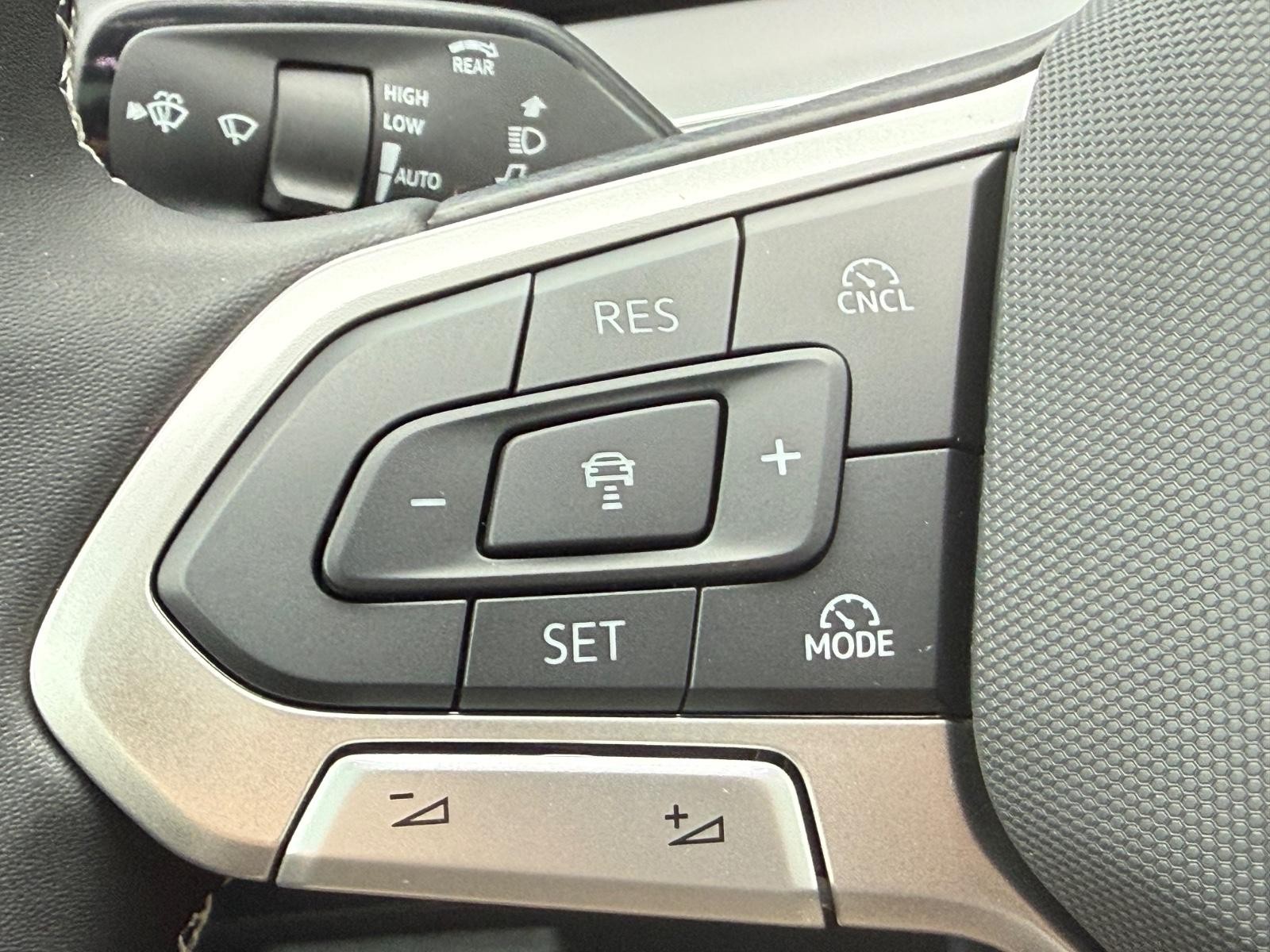 Volkswagen Tiguan Vehicle Image 10