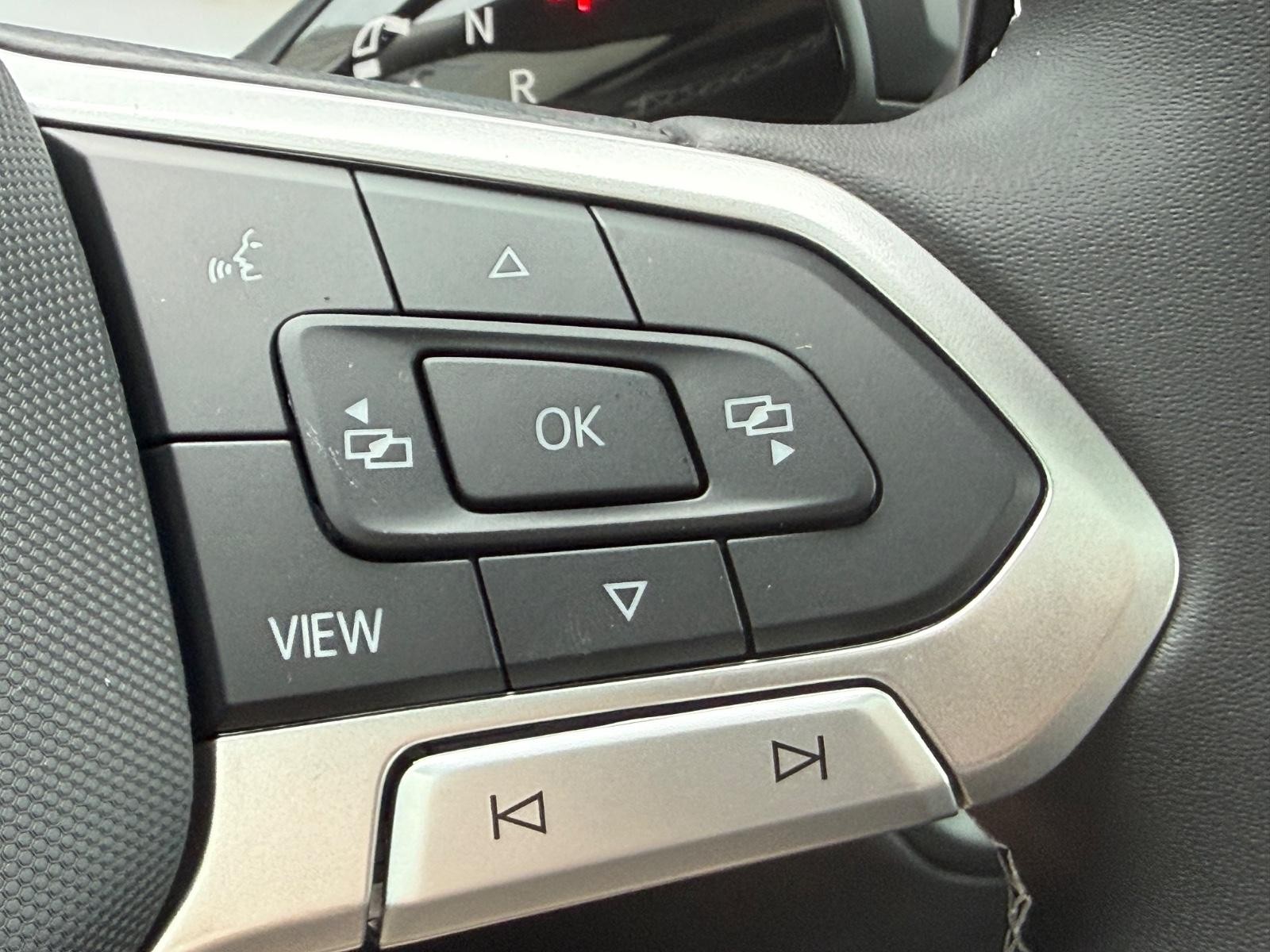 Volkswagen Tiguan Vehicle Image 11