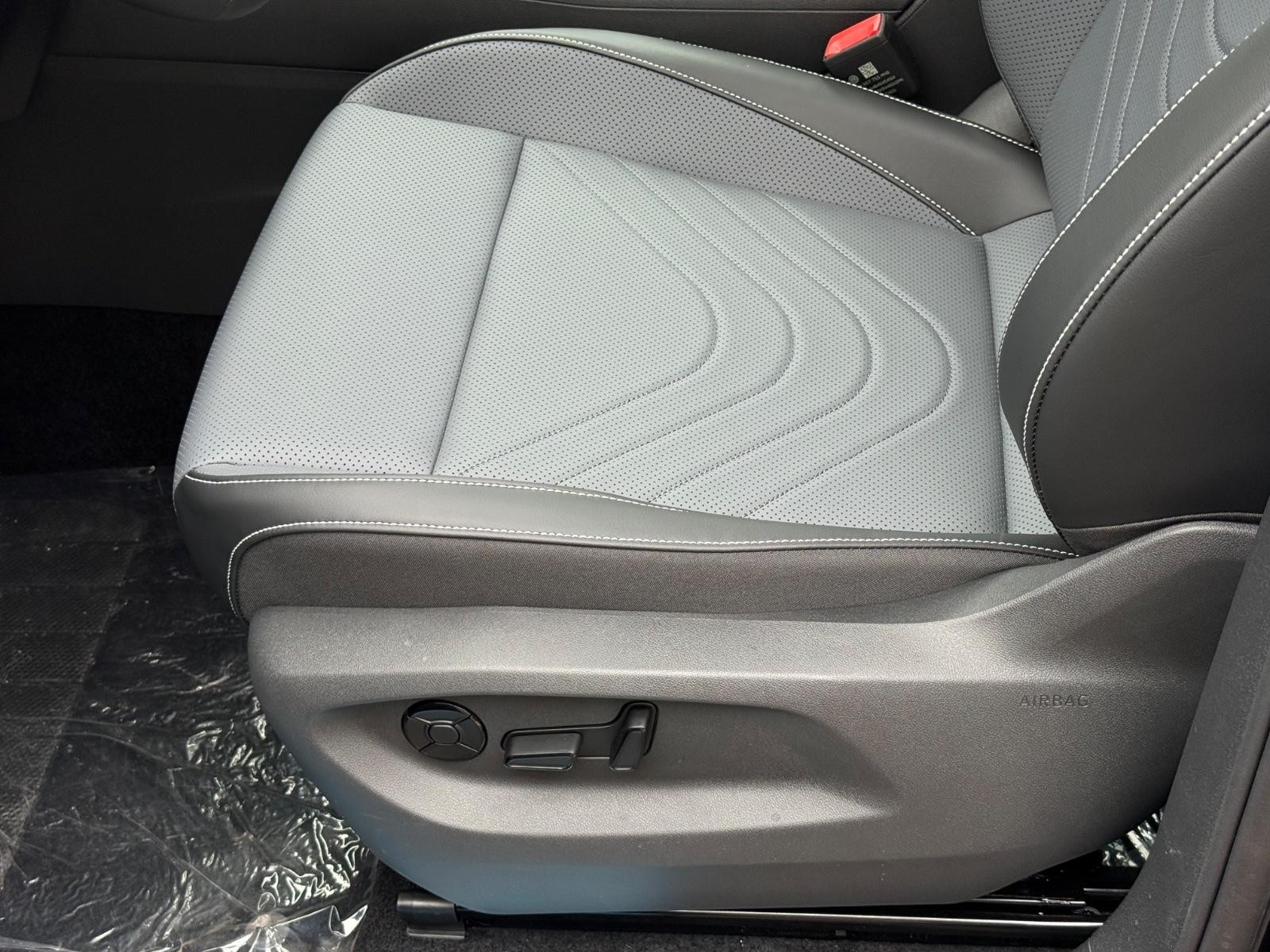 Volkswagen Tiguan Vehicle Image 16