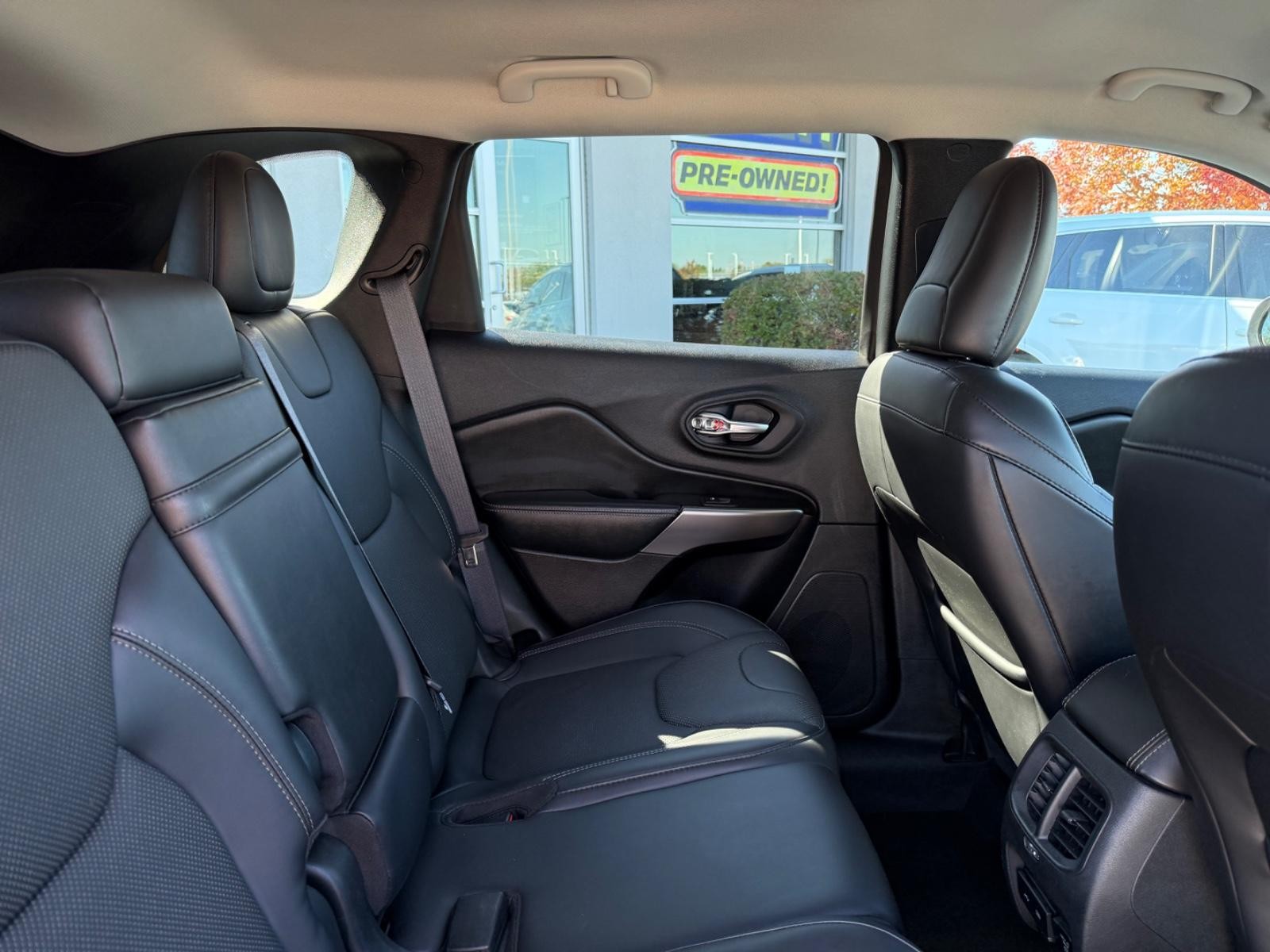 Jeep Cherokee Vehicle Image 10