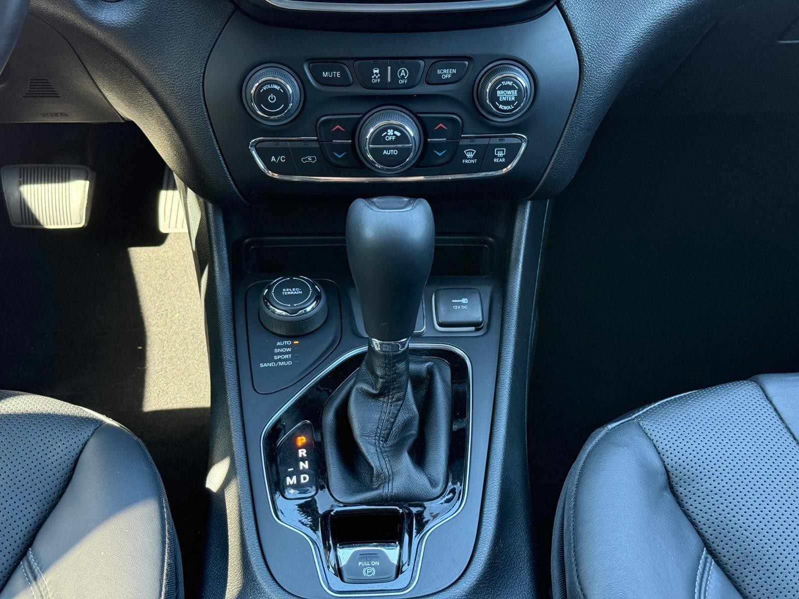 Jeep Cherokee Vehicle Image 13