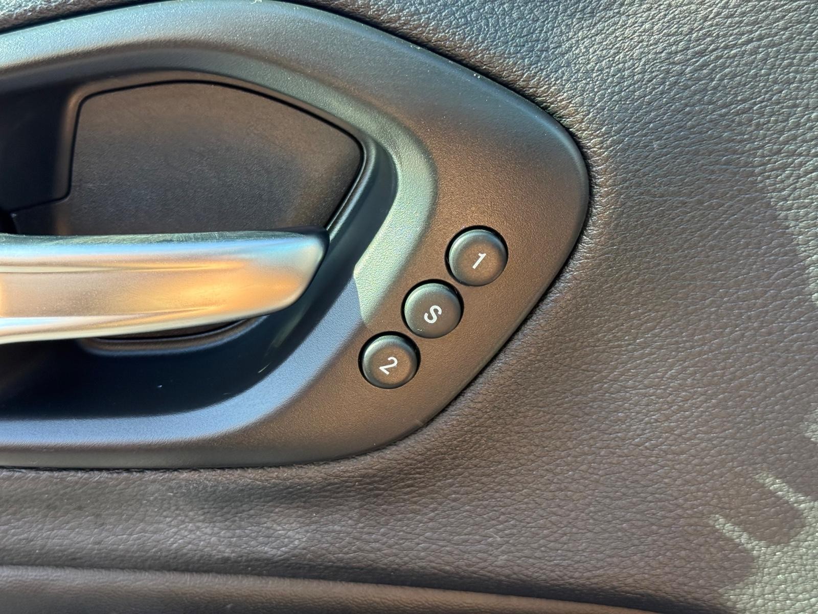 Jeep Cherokee Vehicle Image 16