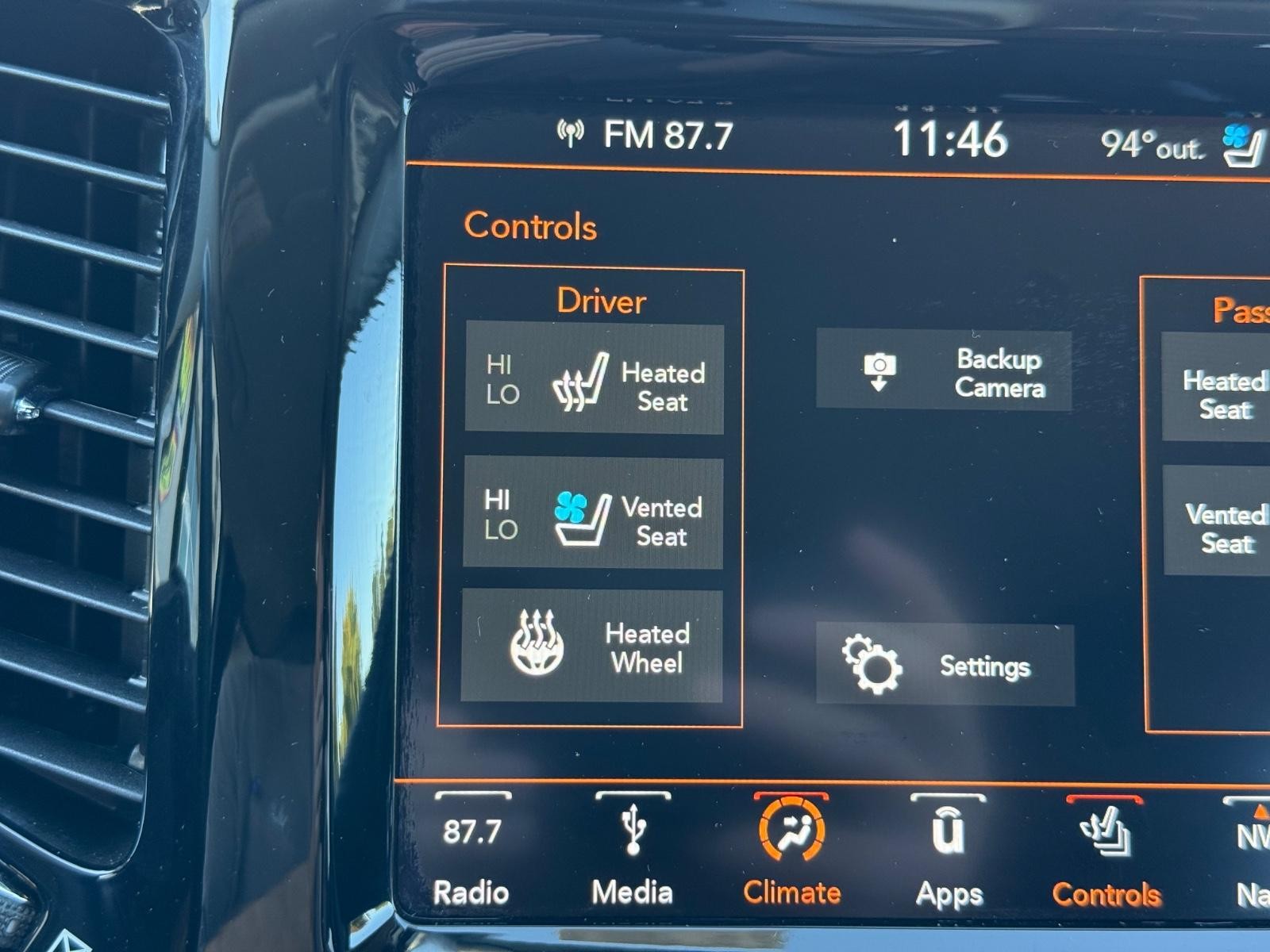 Jeep Cherokee Vehicle Image 21