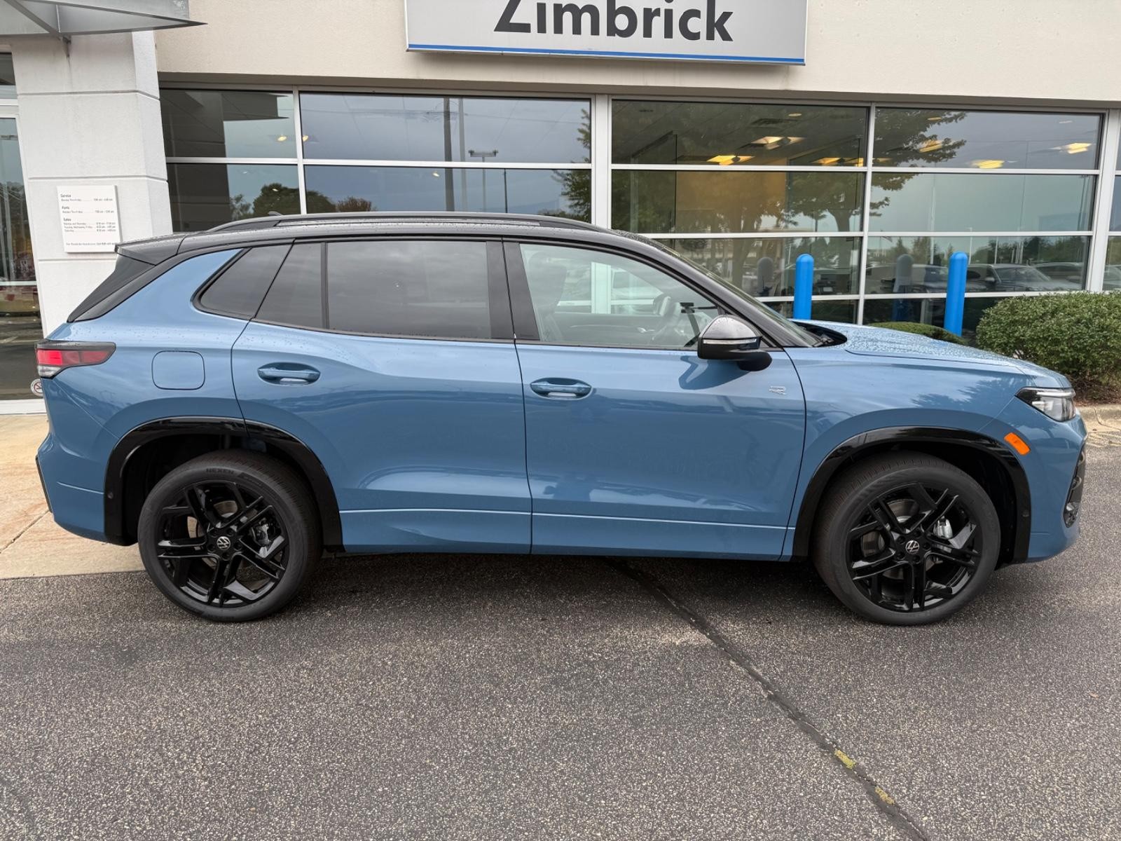 Volkswagen Tiguan Vehicle Image 02