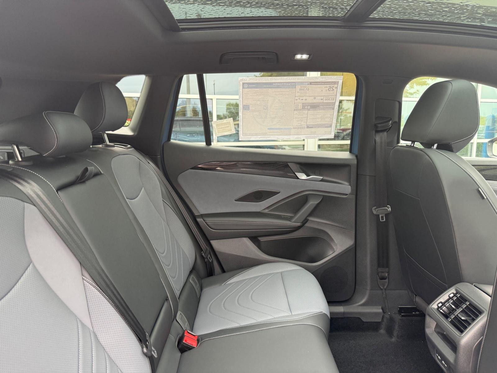 Volkswagen Tiguan Vehicle Image 05