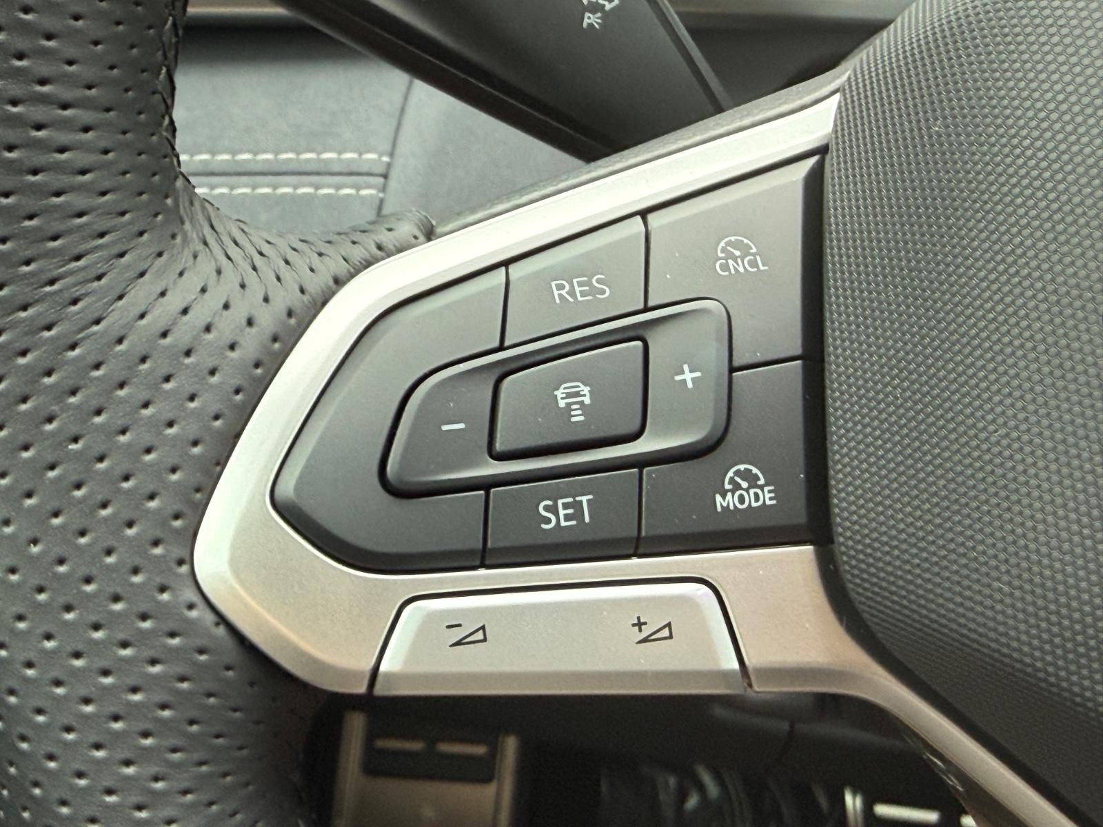 Volkswagen Tiguan Vehicle Image 10