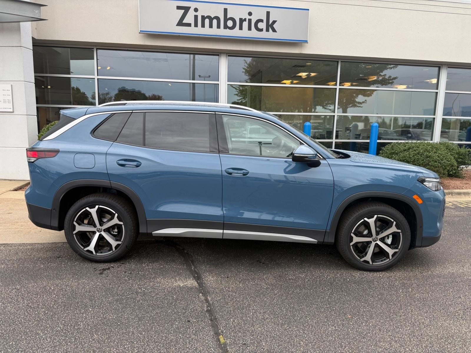 Volkswagen Tiguan Vehicle Image 02