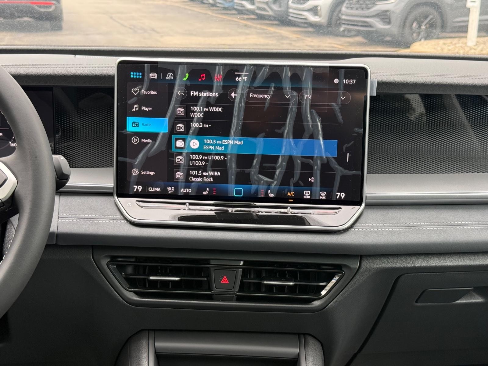 Volkswagen Tiguan Vehicle Image 07
