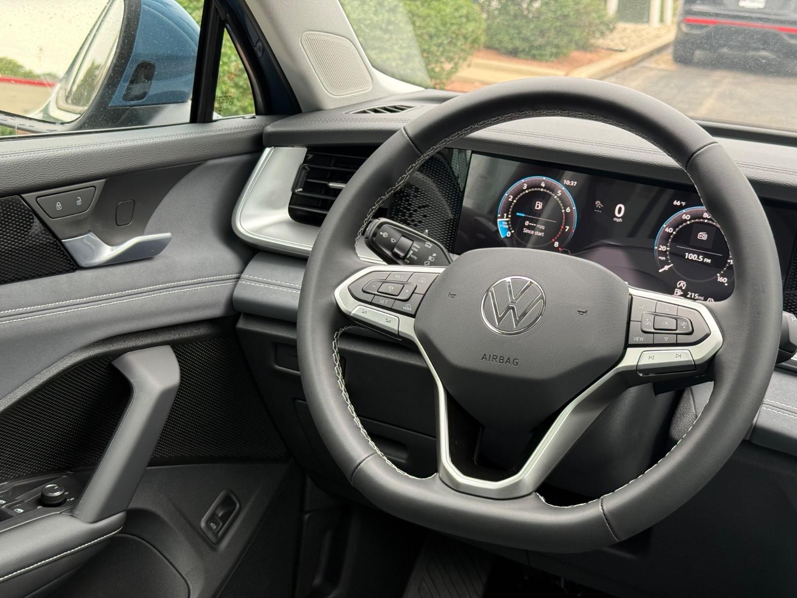 Volkswagen Tiguan Vehicle Image 08
