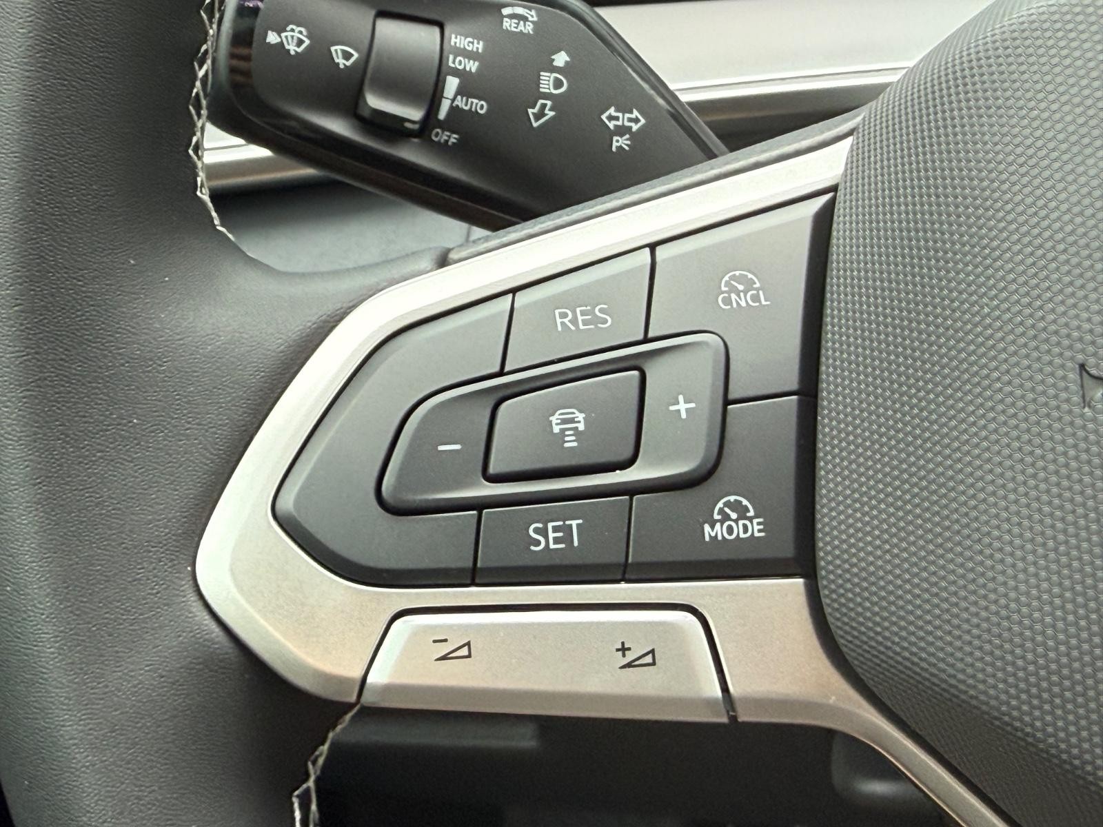 Volkswagen Tiguan Vehicle Image 10